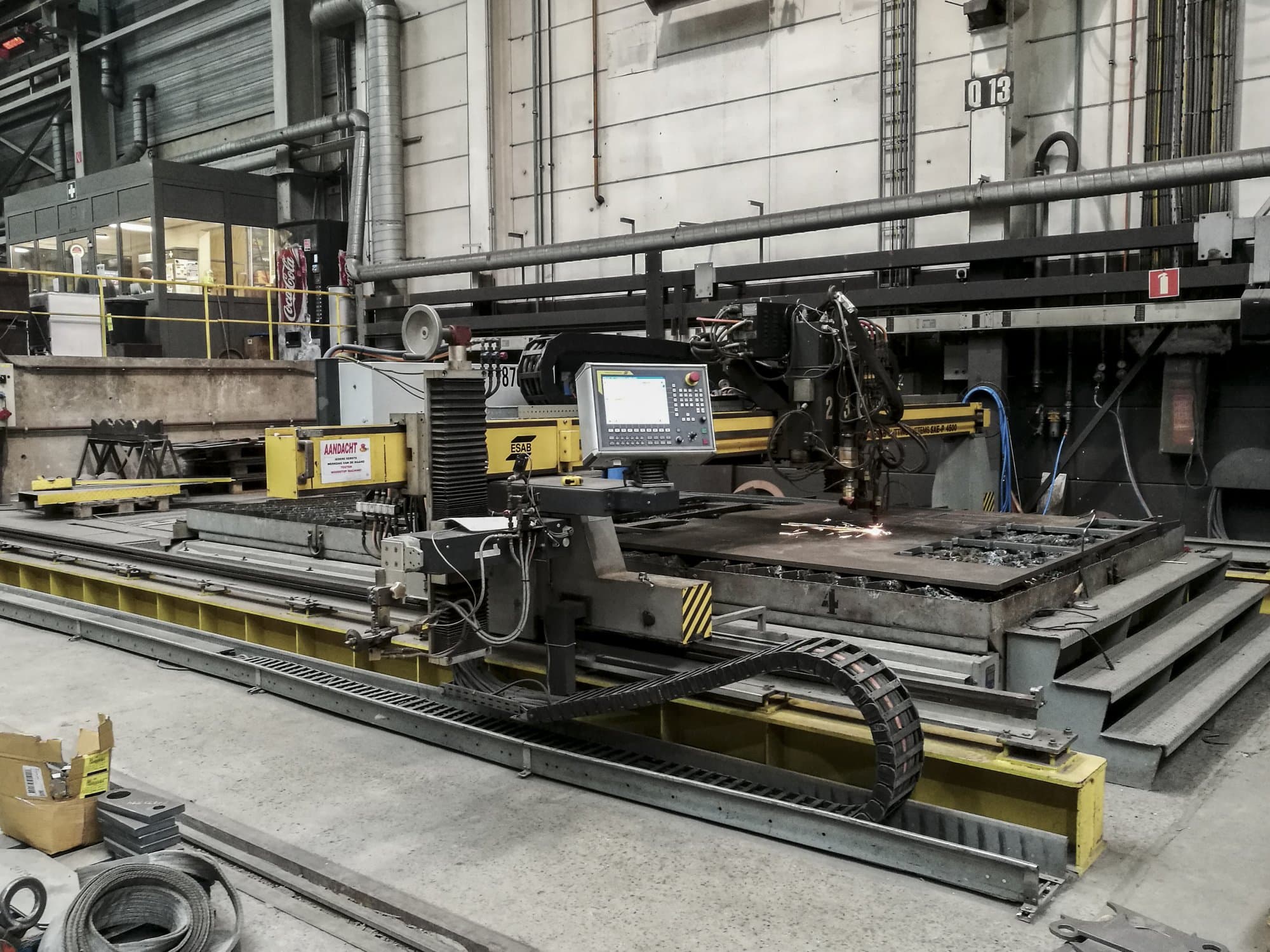 Makine  ESAB - Sağdan görünüm SUPRAREX SXE-P 4500