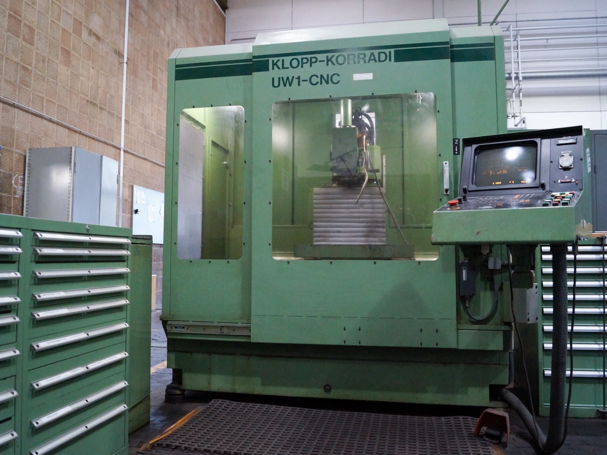 Makine  1 KLOPP-KORRADI - Önden görünüm UW 1-CNC