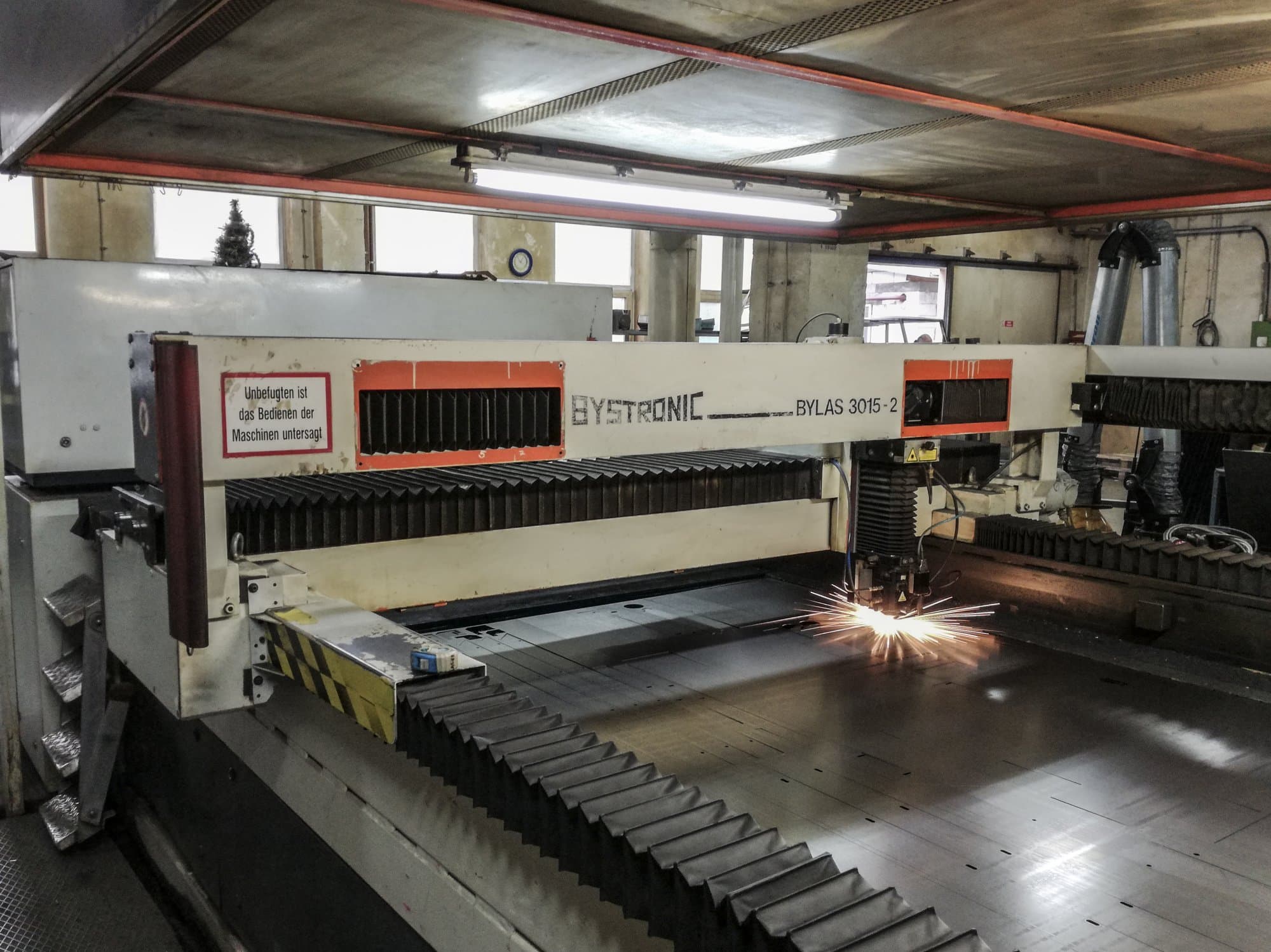 Makine  1 Bystronic - Sol görünüm Bylas 3015-2