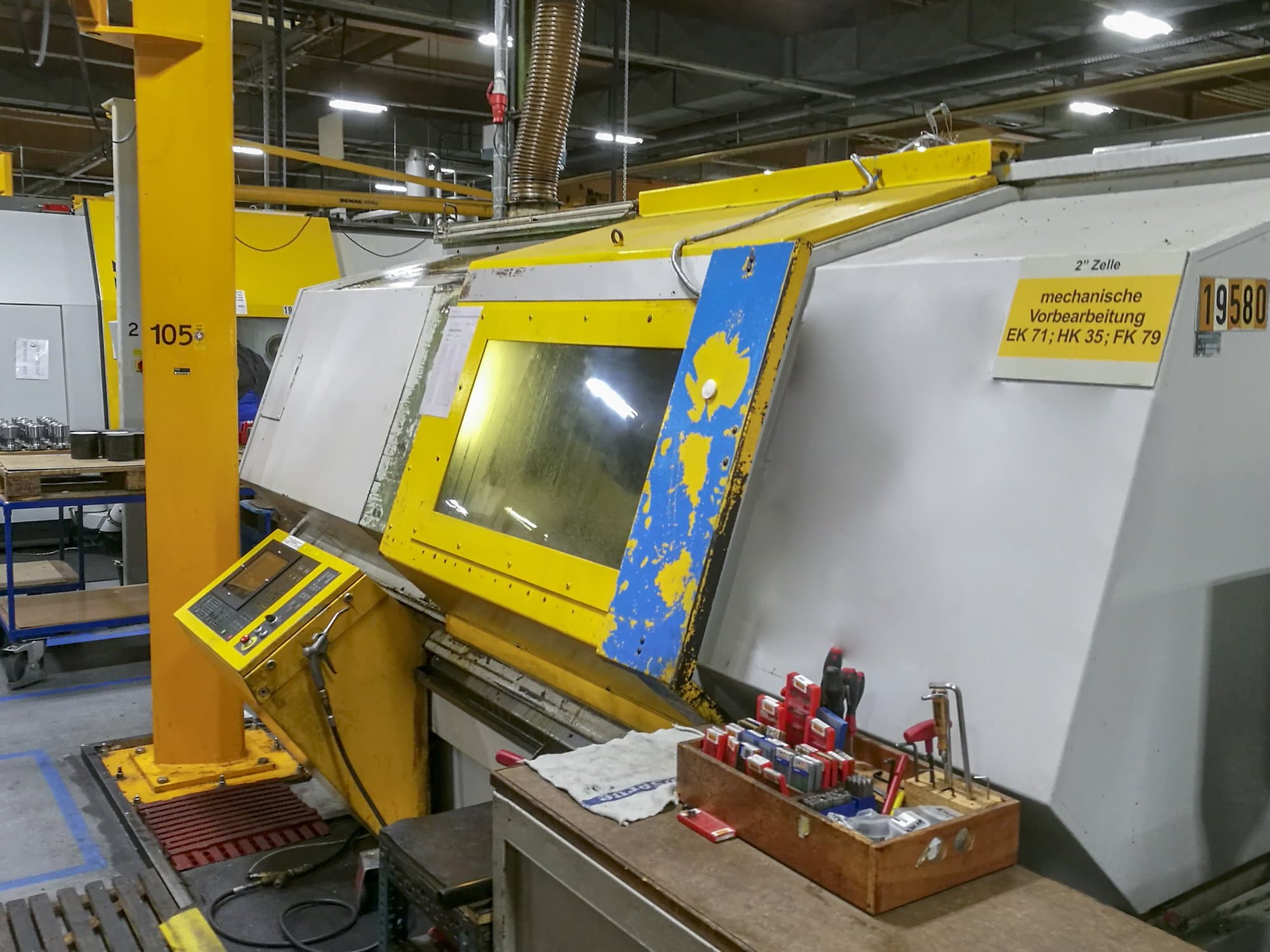 Makine  OERLIKON BOEHRINGER - Sağdan görünüm VDF 250 C-F