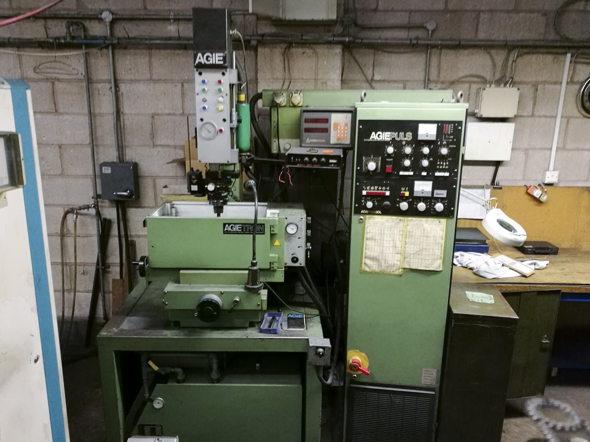 Makine  AGIE - Önden görünüm EMT 110