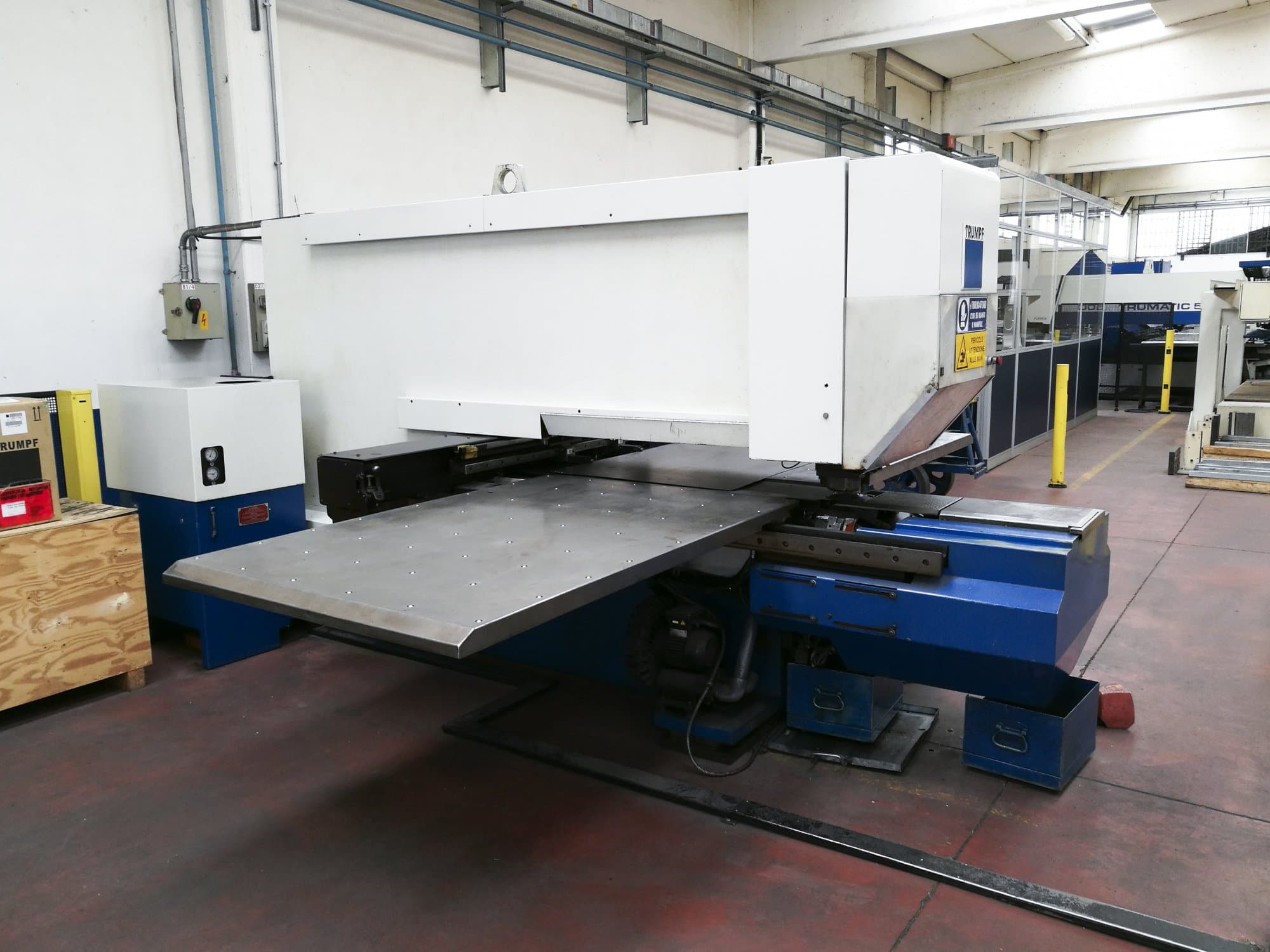 Makine  Trumpf - Sol görünüm Trumatic 240
