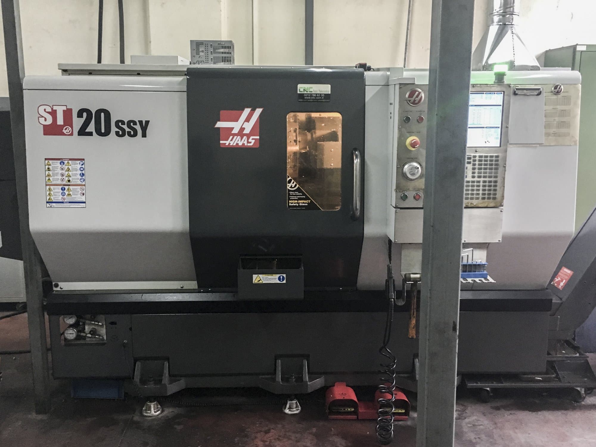 Makine  HAAS - Önden görünüm ST-20SSY