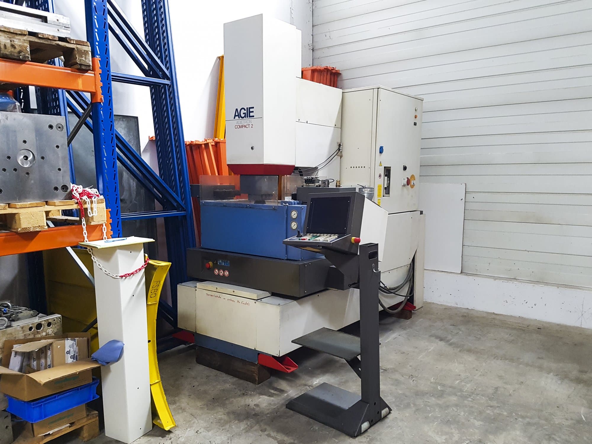 Makine  AGIE - Sağdan görünüm AGIETRON Compact 2