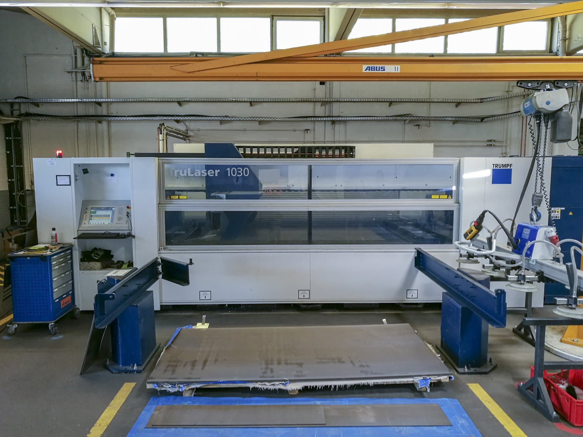 Makine  Trumpf - Önden görünüm TruLaser 1030 (L22)