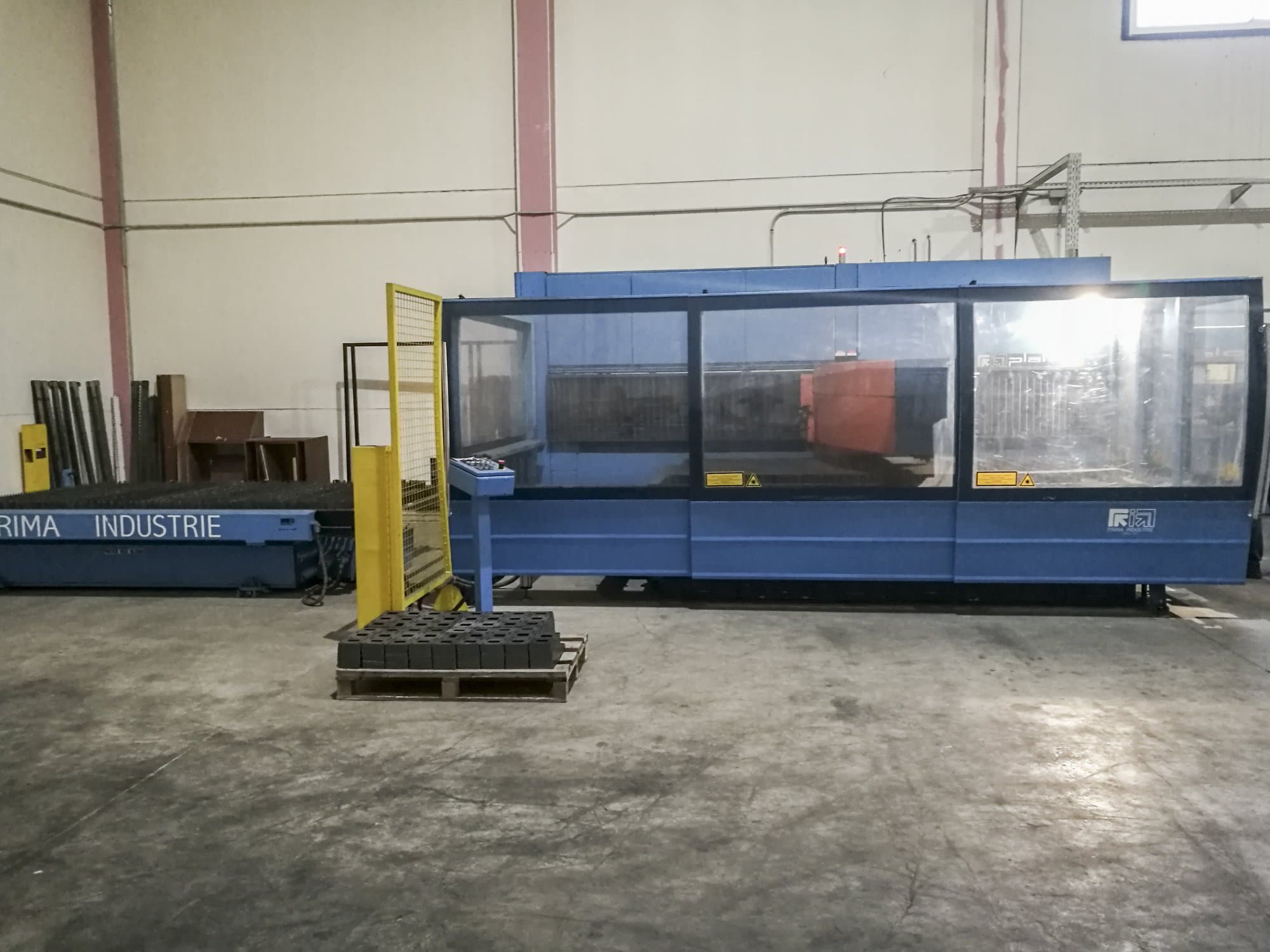 Makine  Prima Power - Sağ taraf görünümü Platino 1530