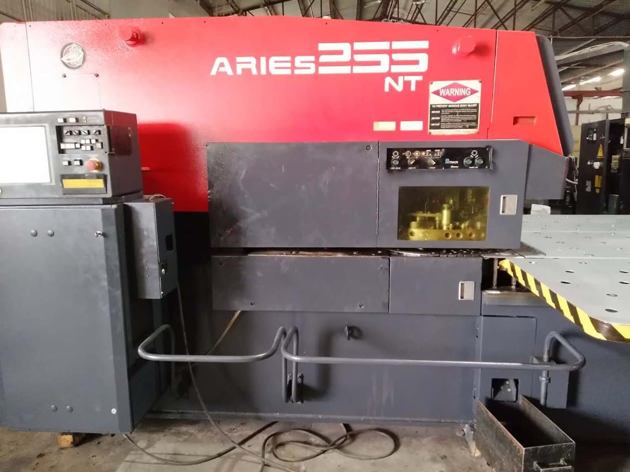 Makine  1 AMADA - Önden görünüm ARIES 255NT