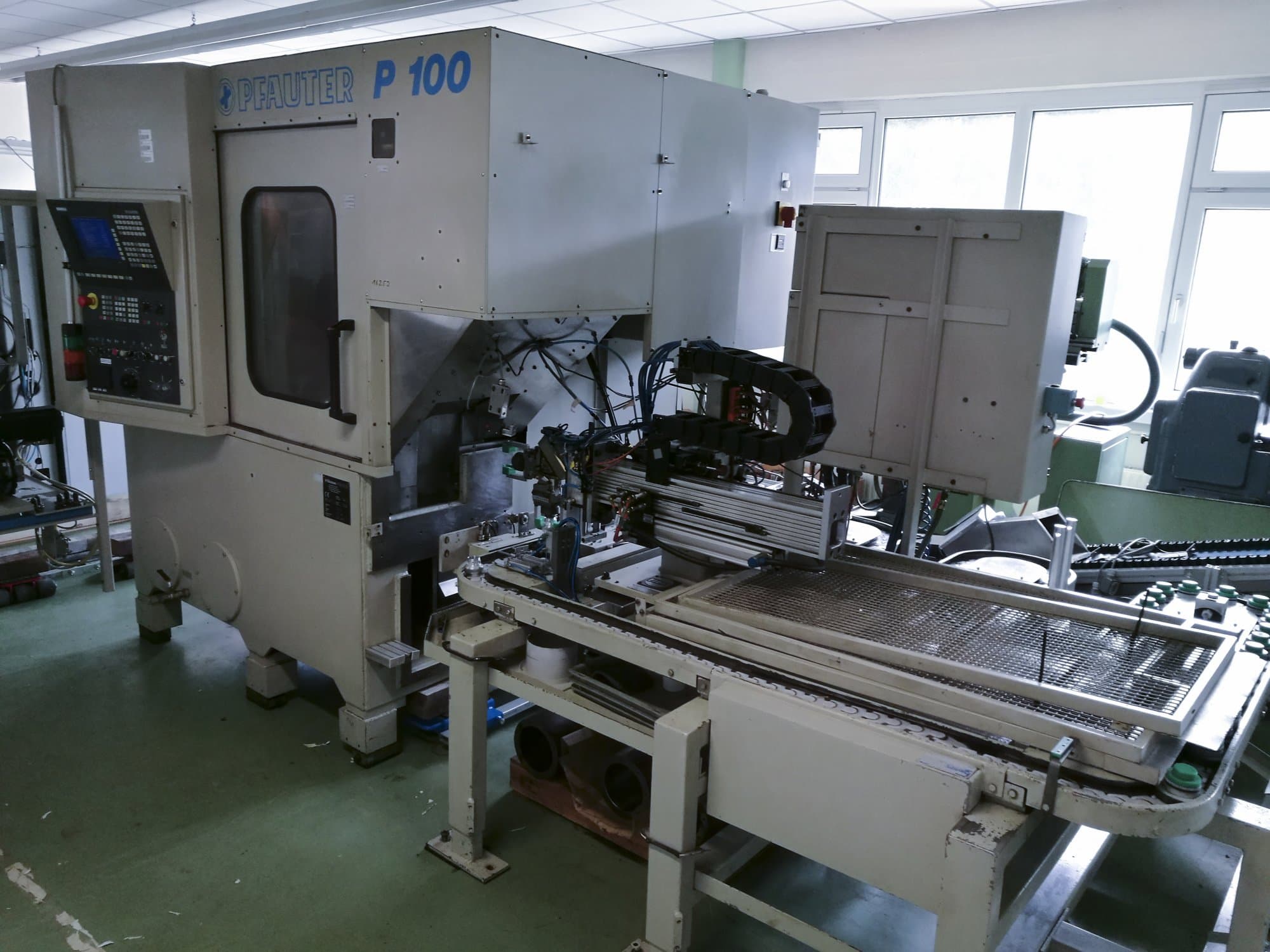 Makine  GLEASON-PFAUTER - Önden görünüm P100