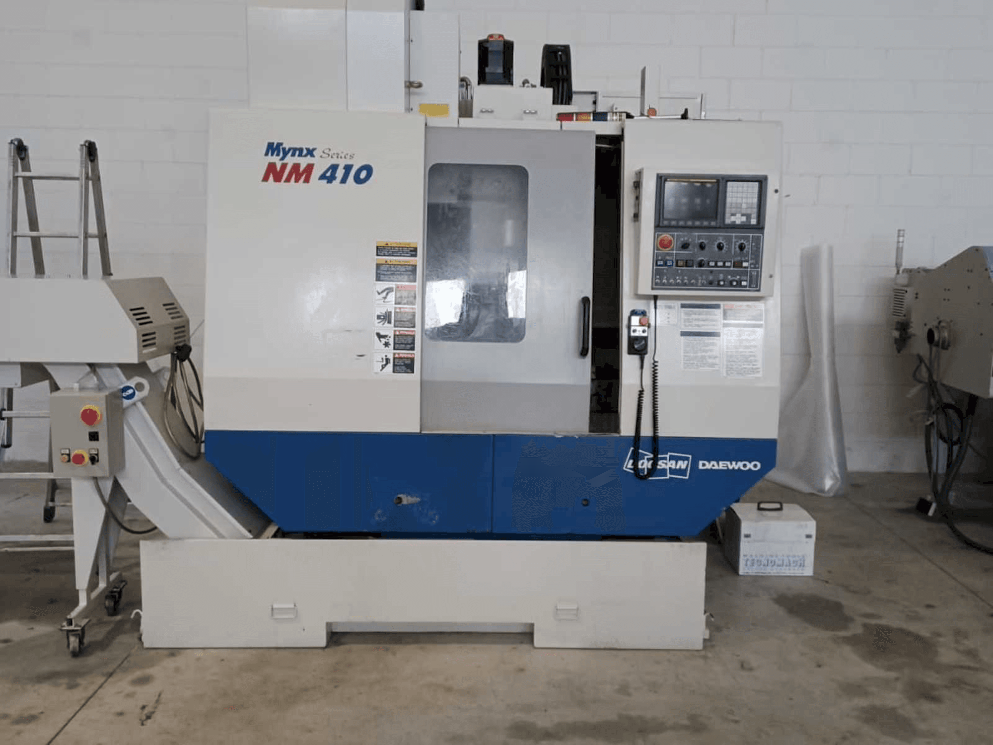 Makine Doosan Mynx NM 410 - Önden görünüm