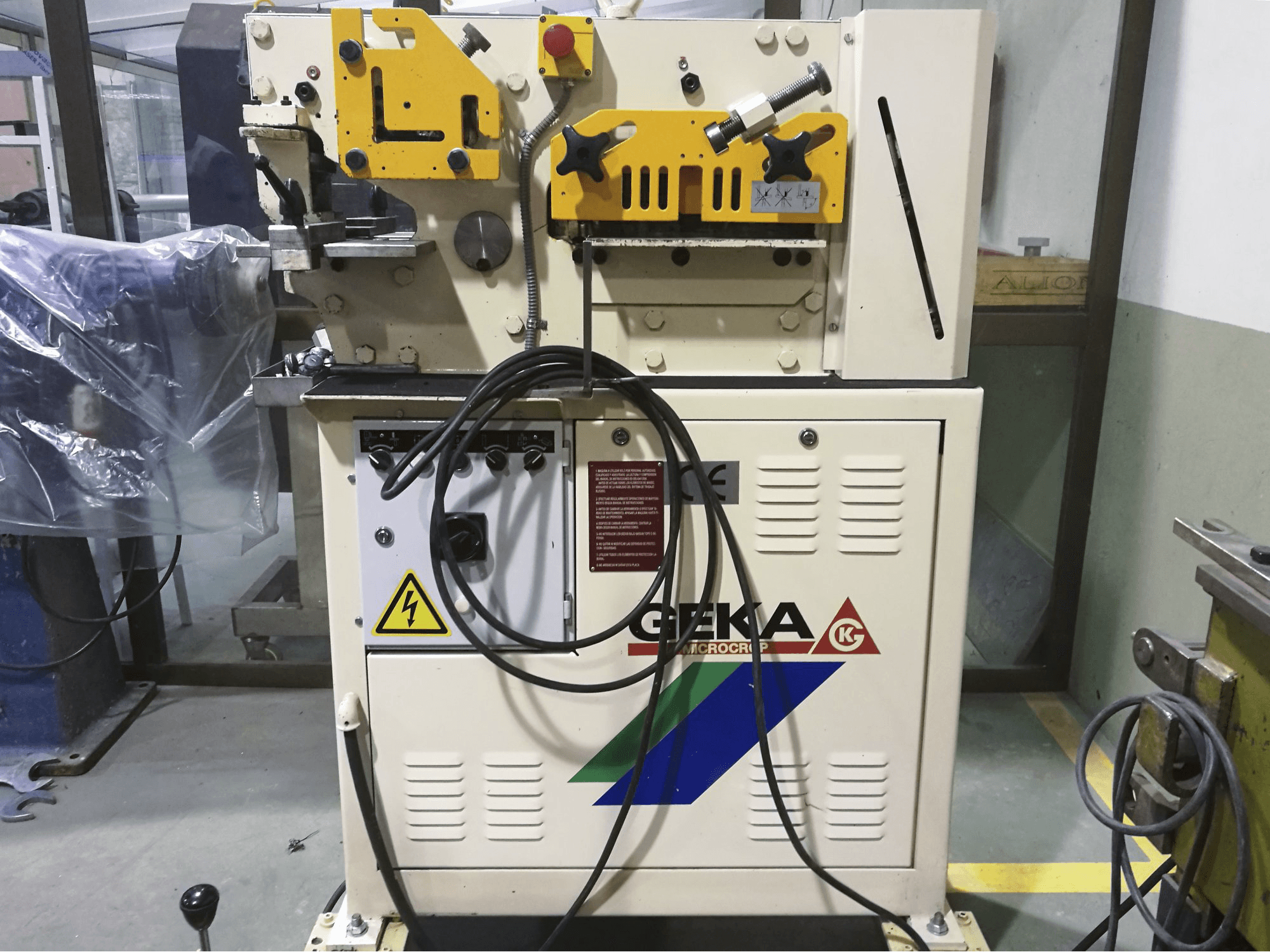 Makine 1 GEKA - Önden görünüm MICROCROP