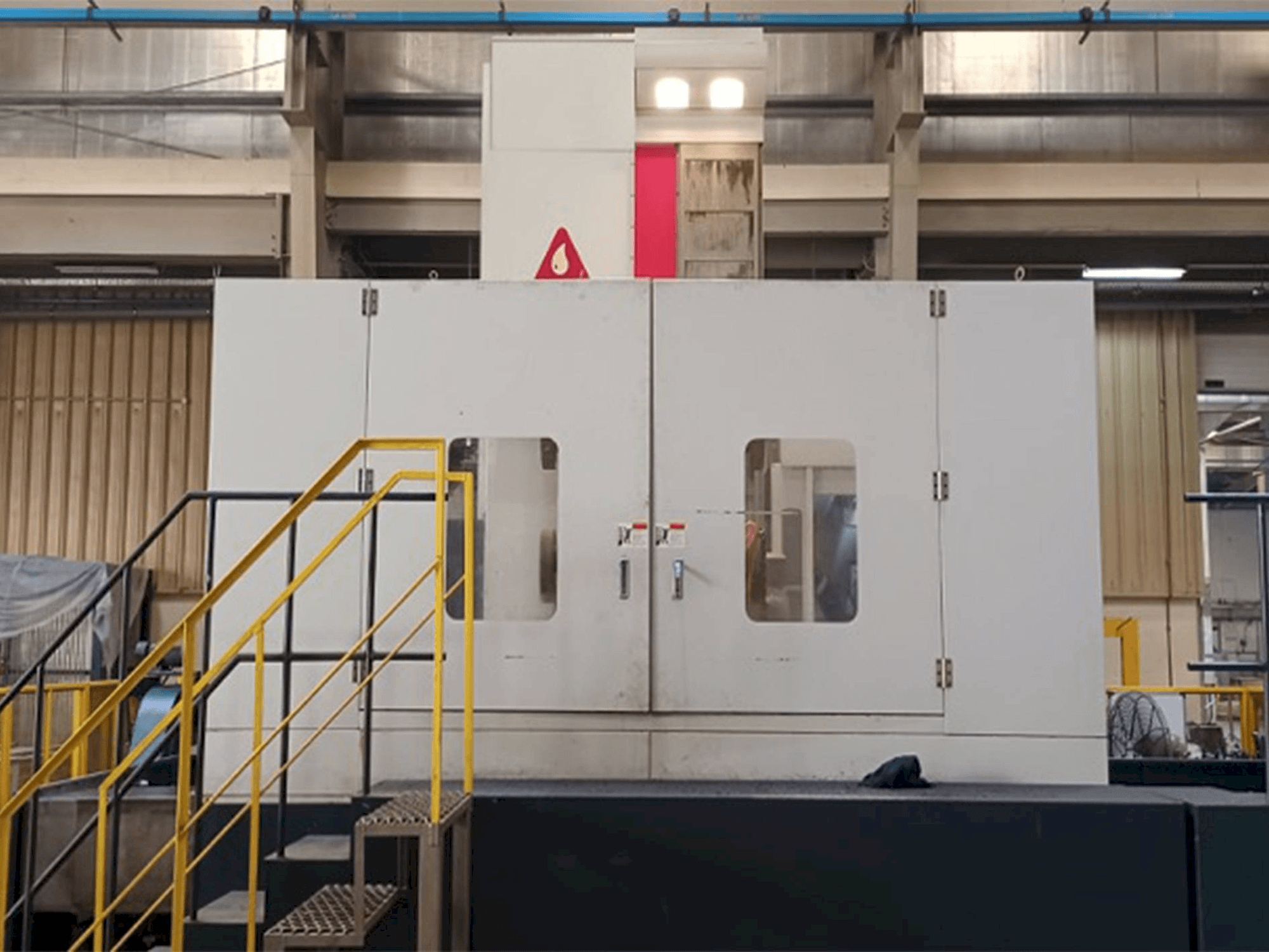 Makine YOU JI HBM130/3022 - Önden görünüm