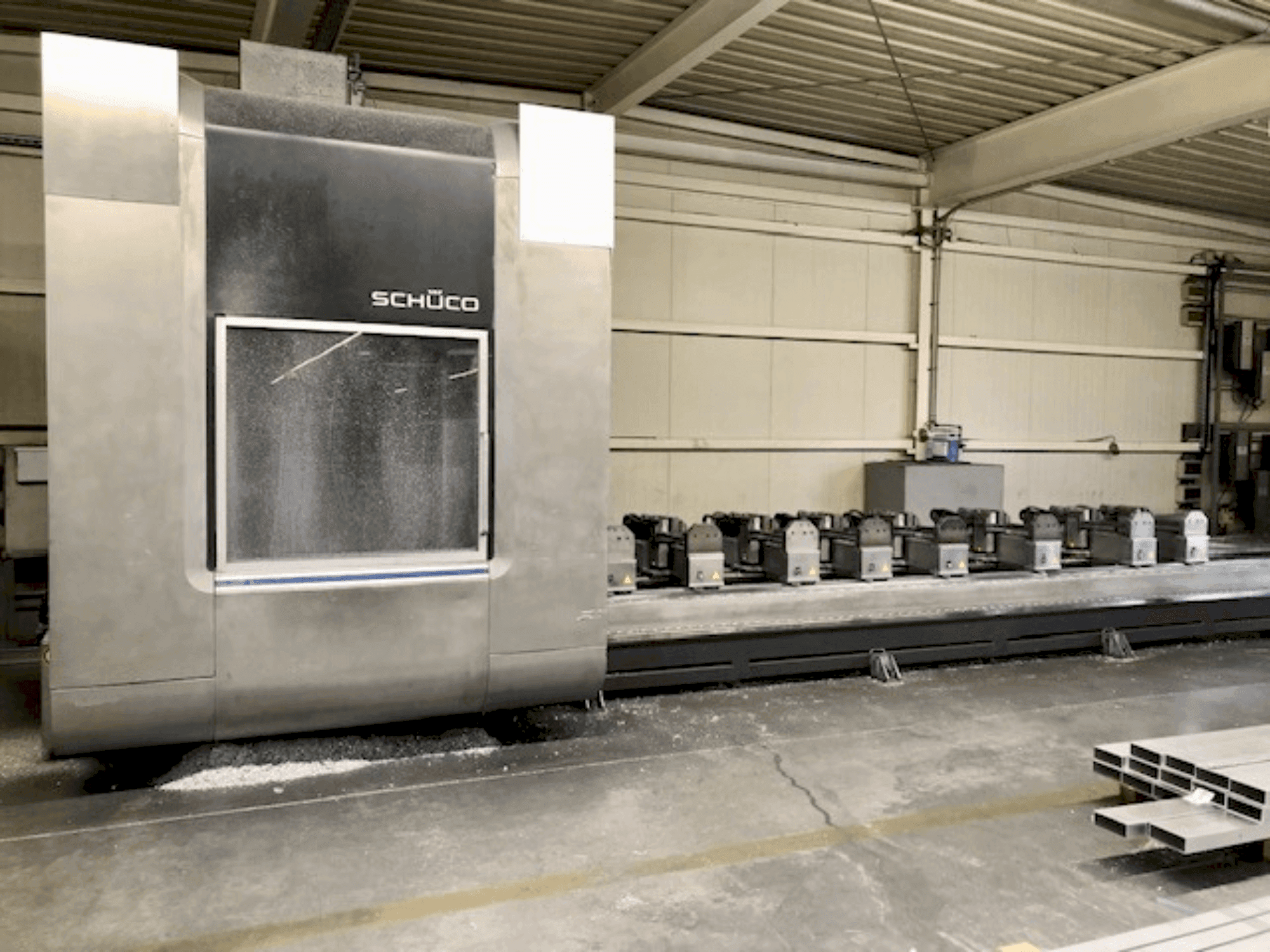 Makine SCHÜCO MFM DC 500 - Önden görünüm