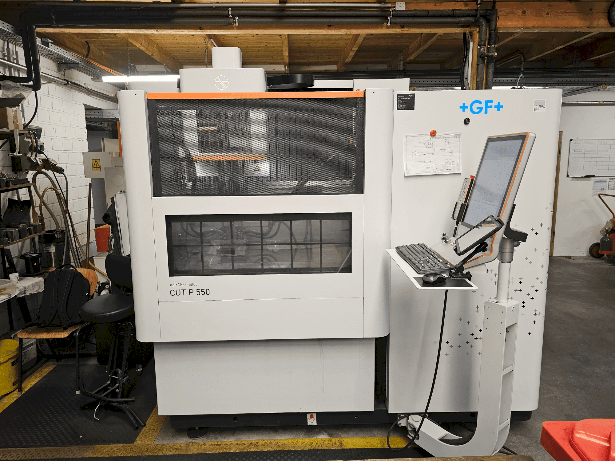 Makine AgieCharmilles CUT P 550 - Önden görünüm