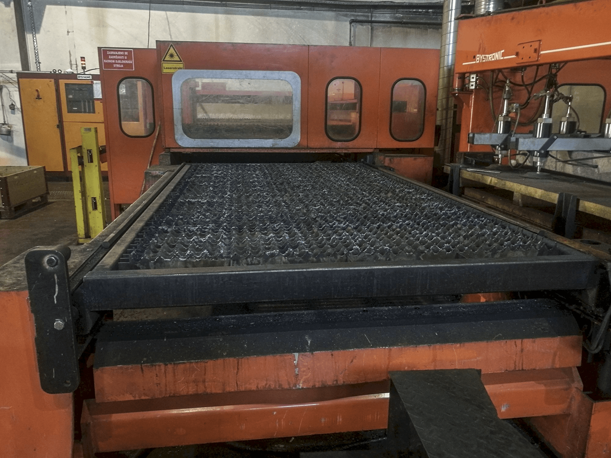 Makine Bystronic - Önden görünüm Bystar 3015