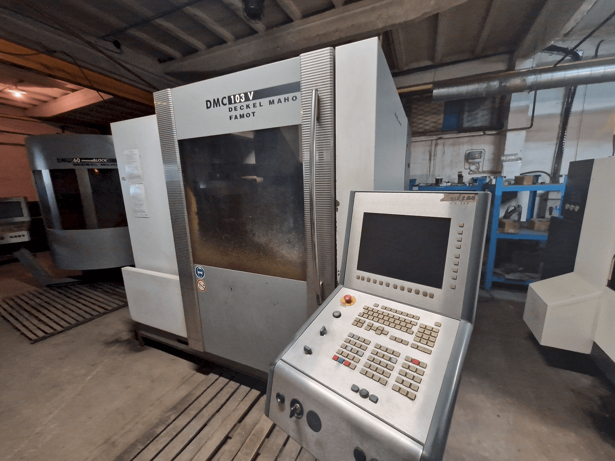 Makine DMG DMC 103V - Önden görünüm