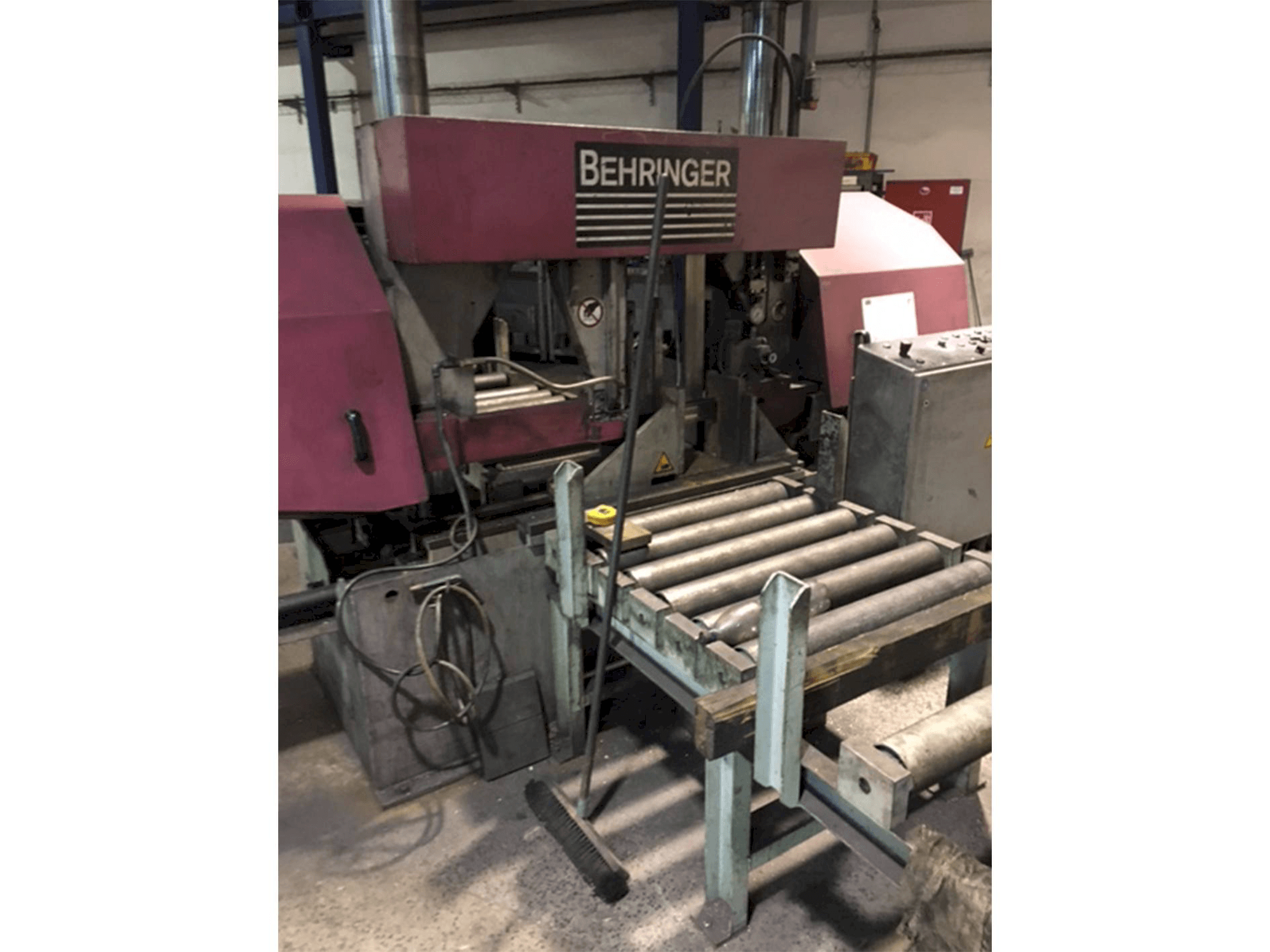 Makine Behringer HBP 530 - Önden görünüm