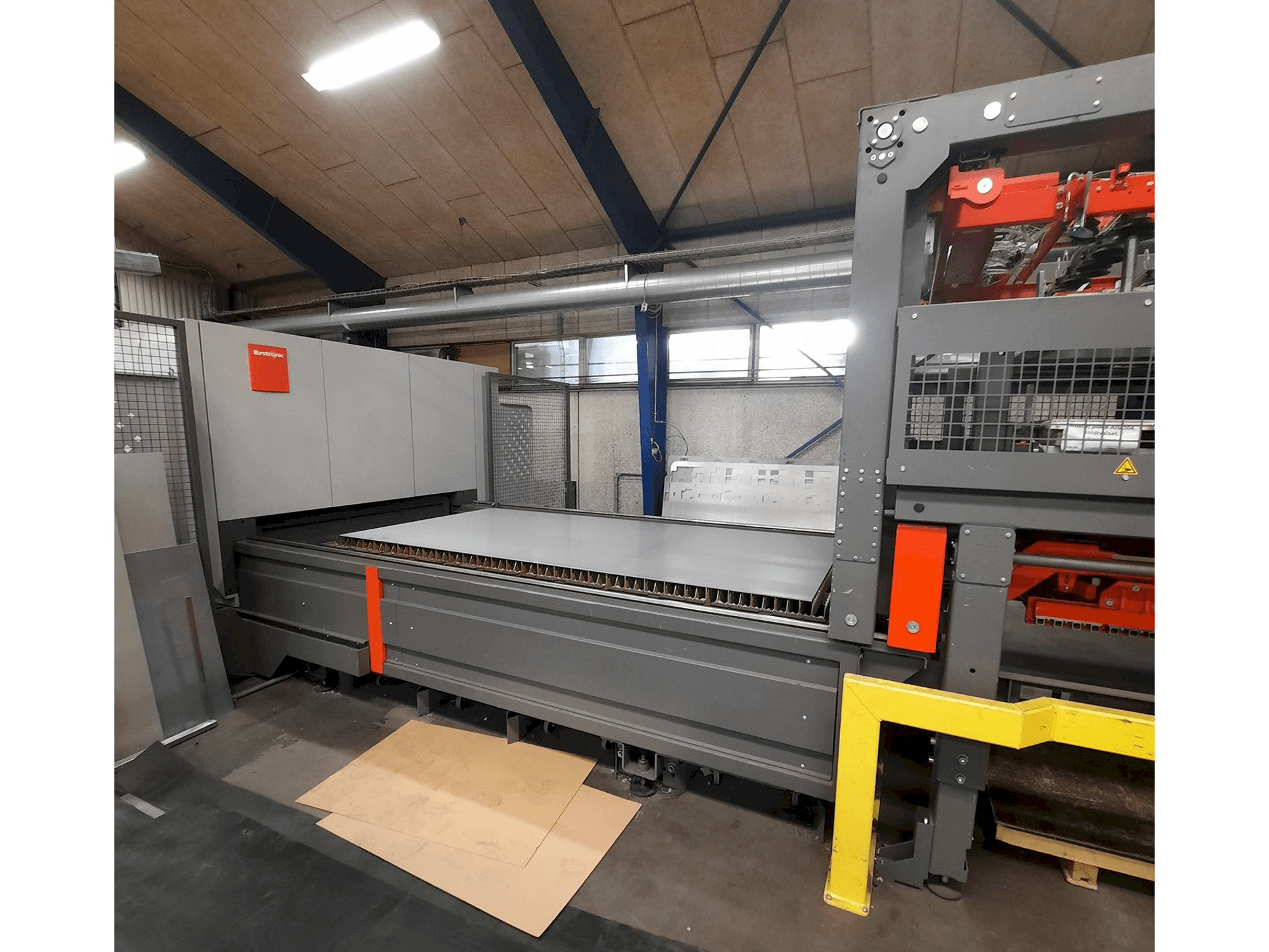Makine Bystronic Bystar Fiber 3015 6KW + ByTrans Extended - Önden görünüm
