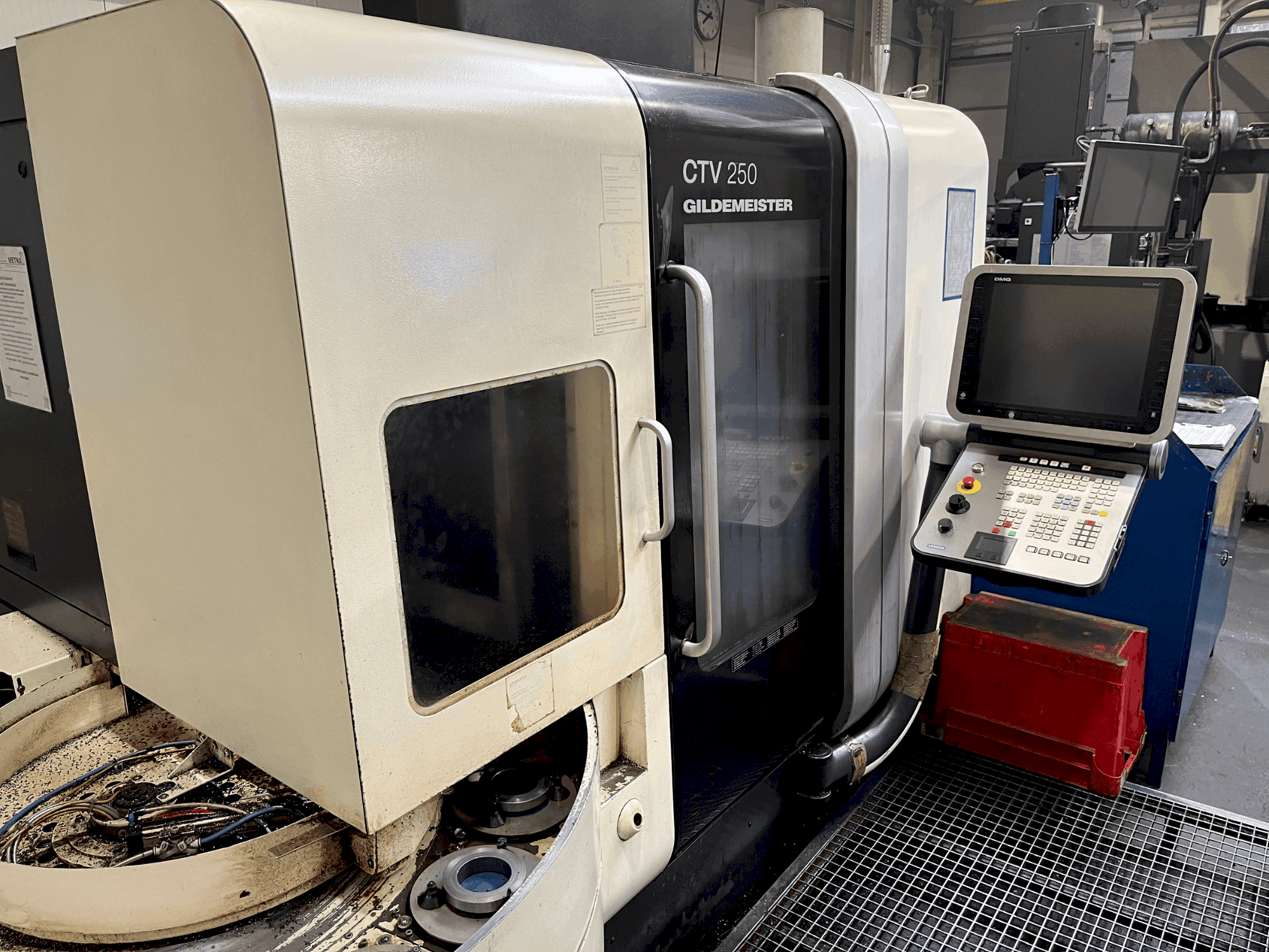 Makine DMG GILDEMEISTER CTV 250 - Önden görünüm