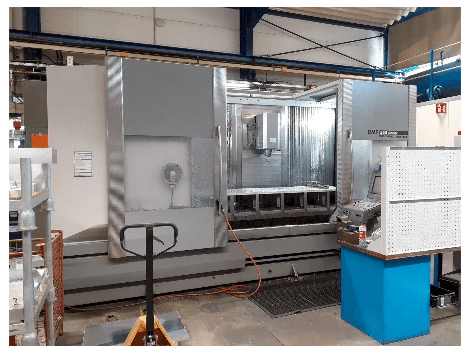 Makine DMG MORI DMF 250 - Önden görünüm