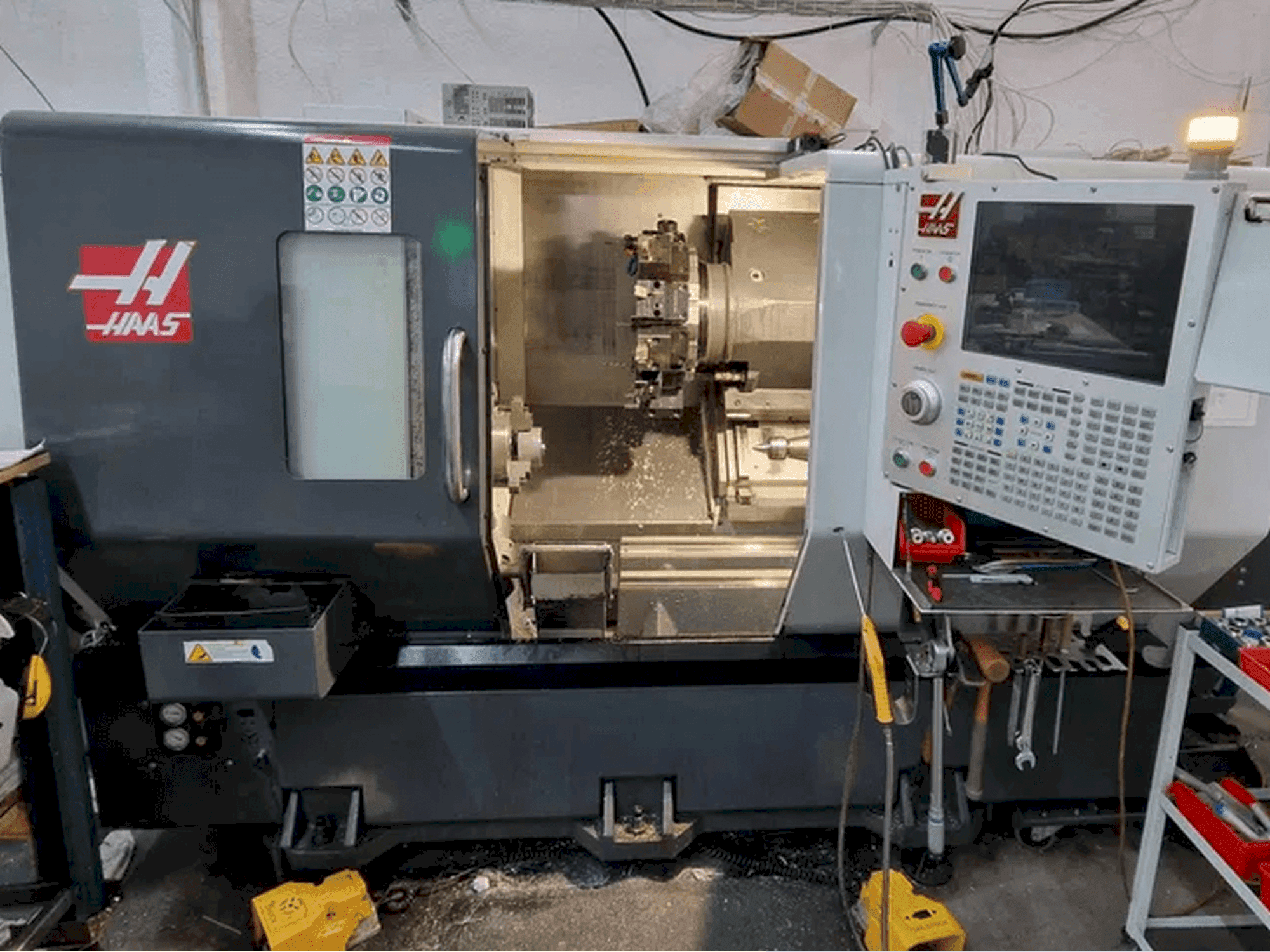 Makine HAAS ST-20Y - Önden görünüm