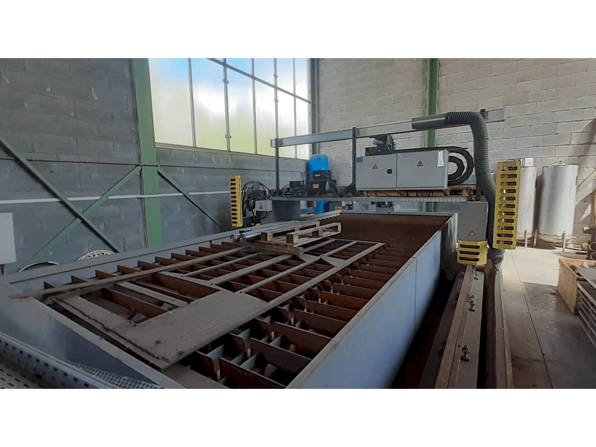 Makine ESAB Suprarex SXE-HD 3500 - Sol taraftaki görüntü