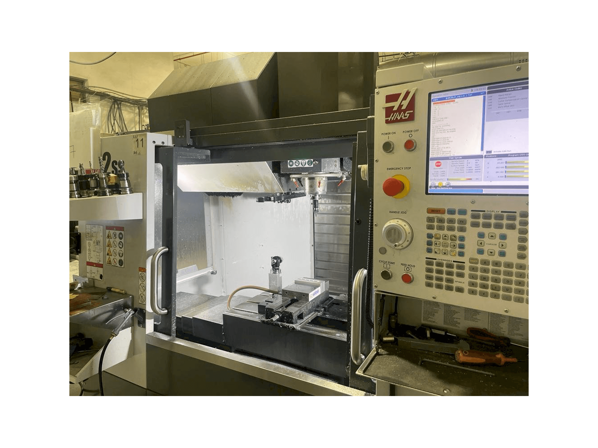 Makine HAAS VF-2SS - Önden görünüm