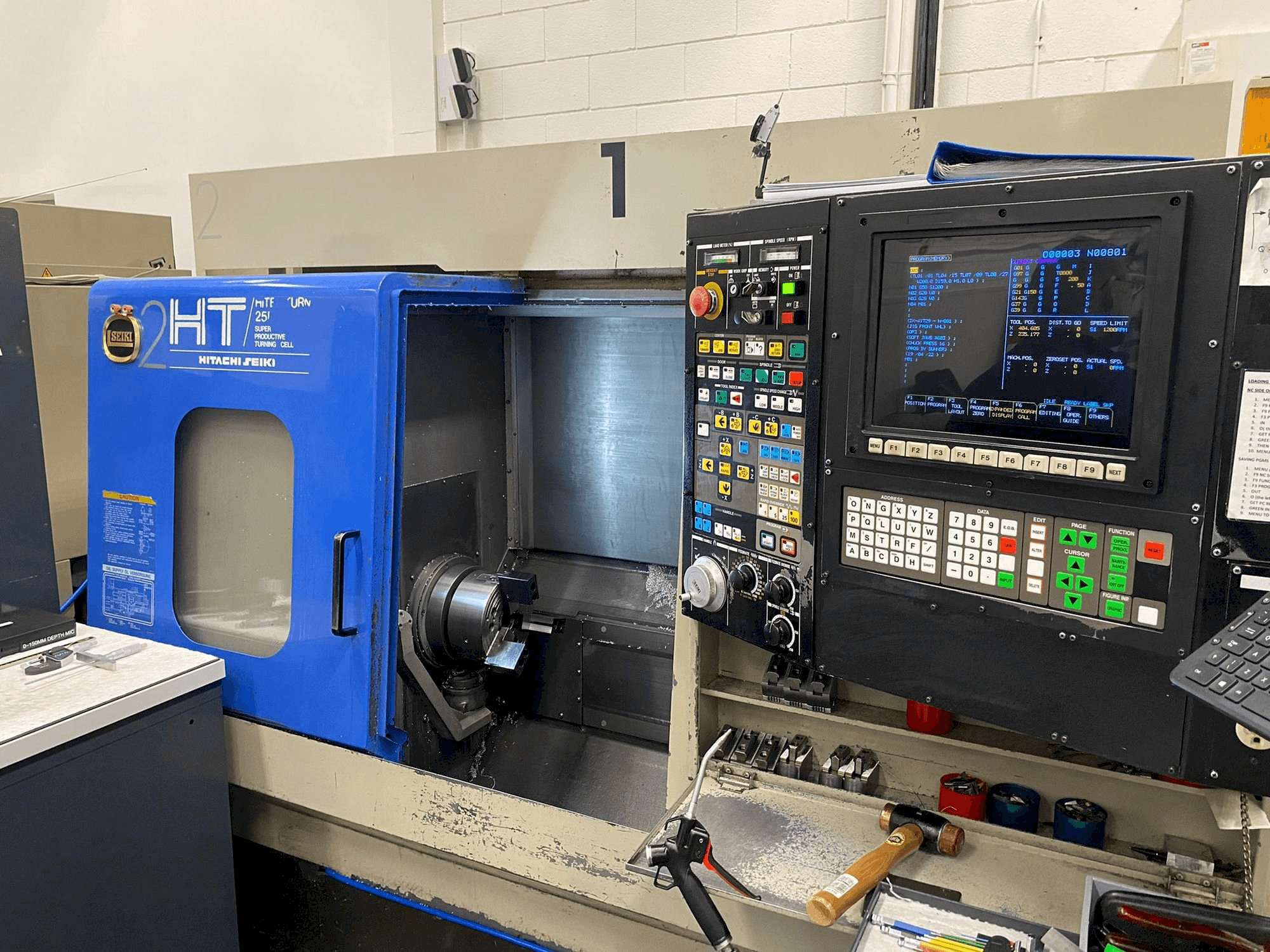 Makine HITACHI SEIKI Hi Tech 25R - Önden görünüm