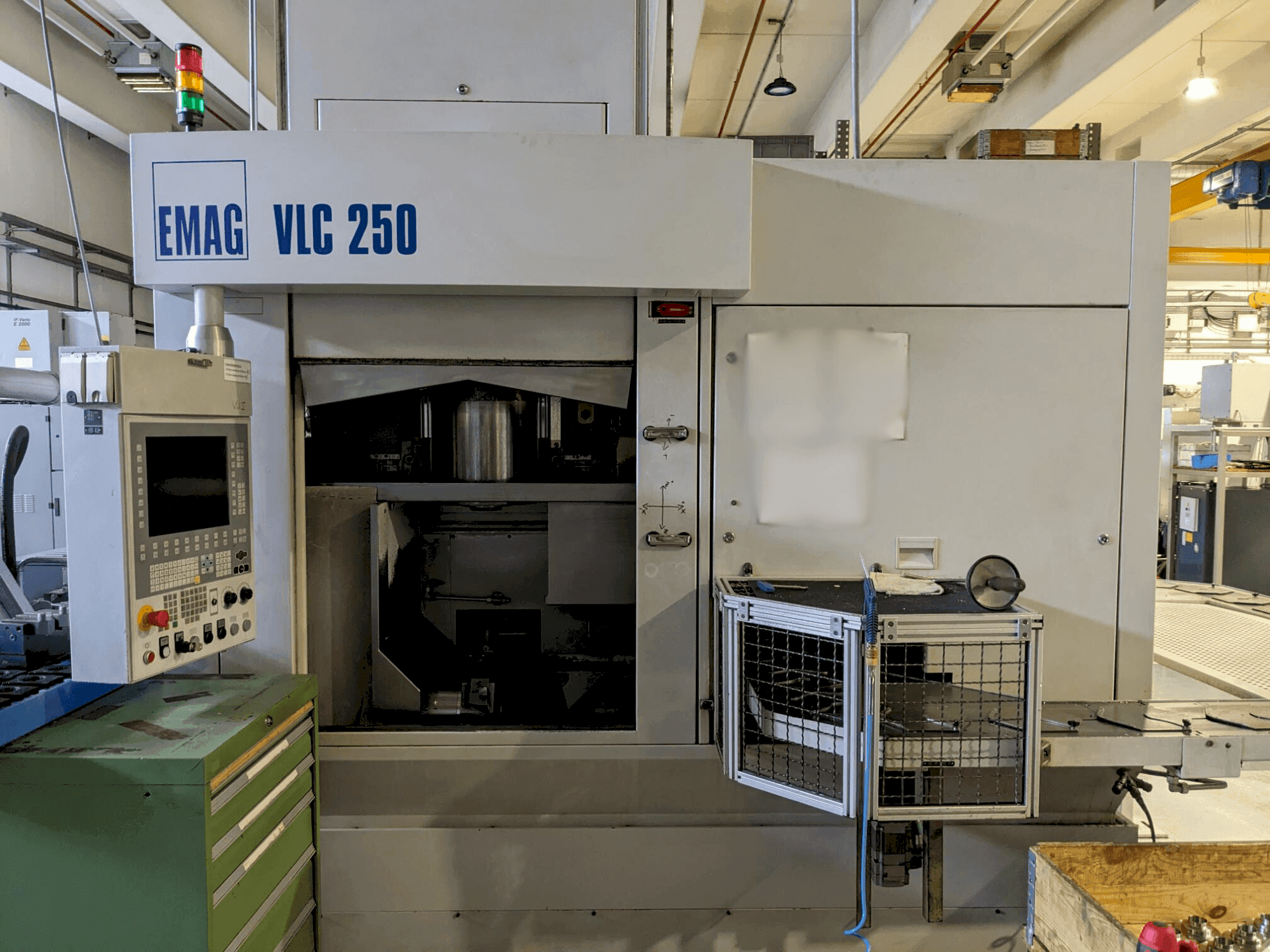 Makine EMAG VLC 250 - Önden görünüm