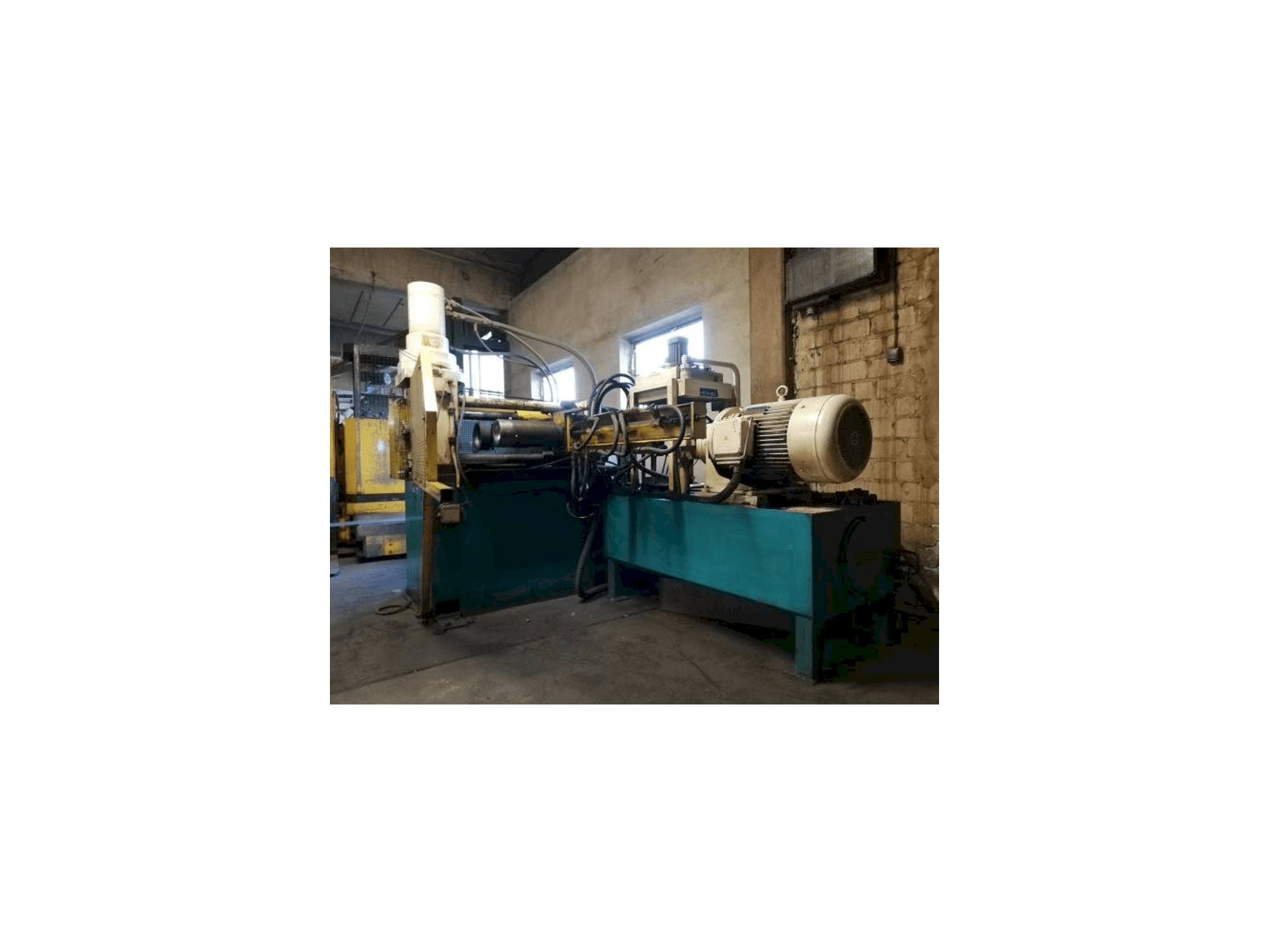 Makine EKALE REP-40-200-3 - Önden görünüm