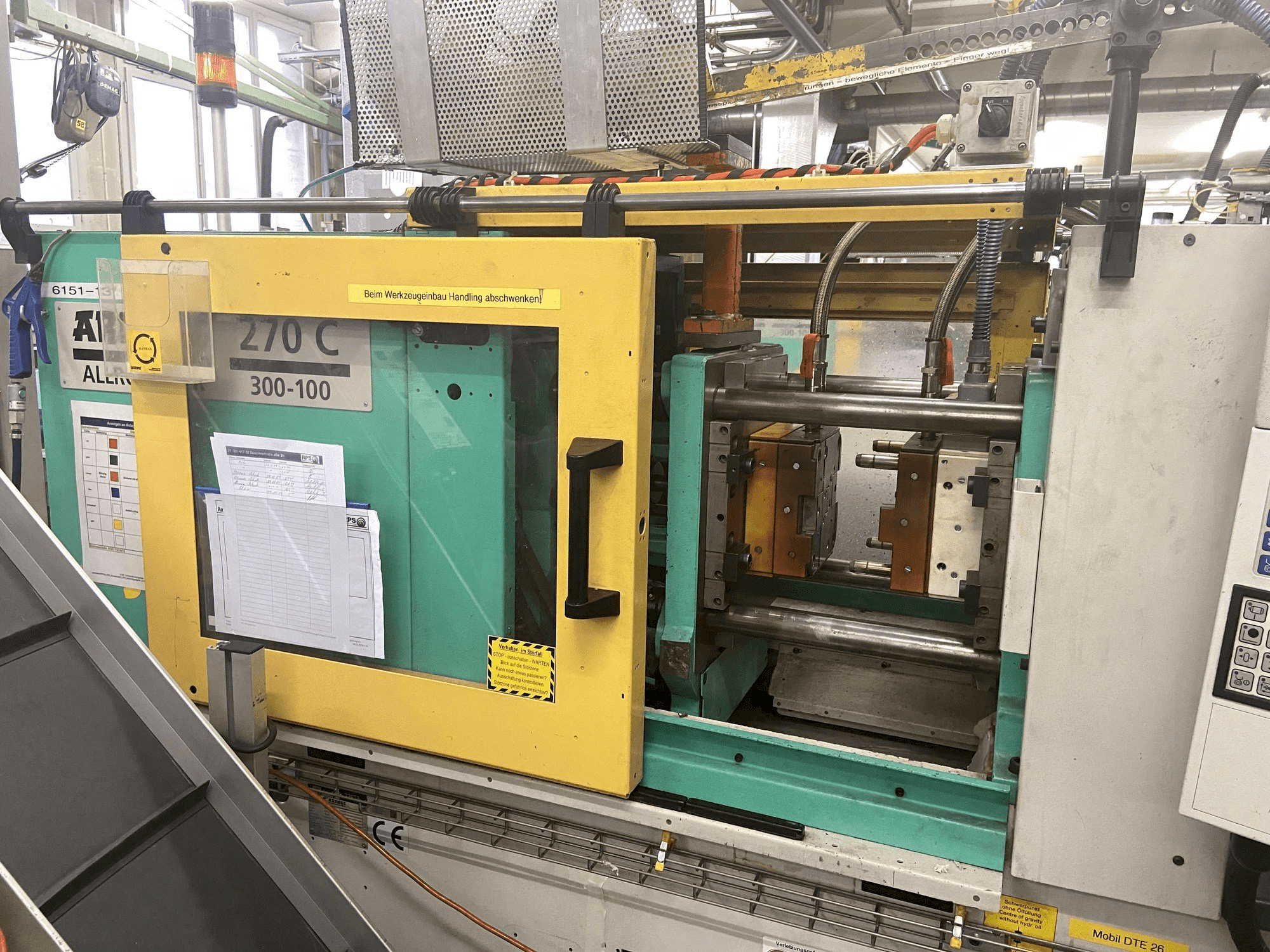 Makine Arburg 270 C 300-100 - Önden görünüm