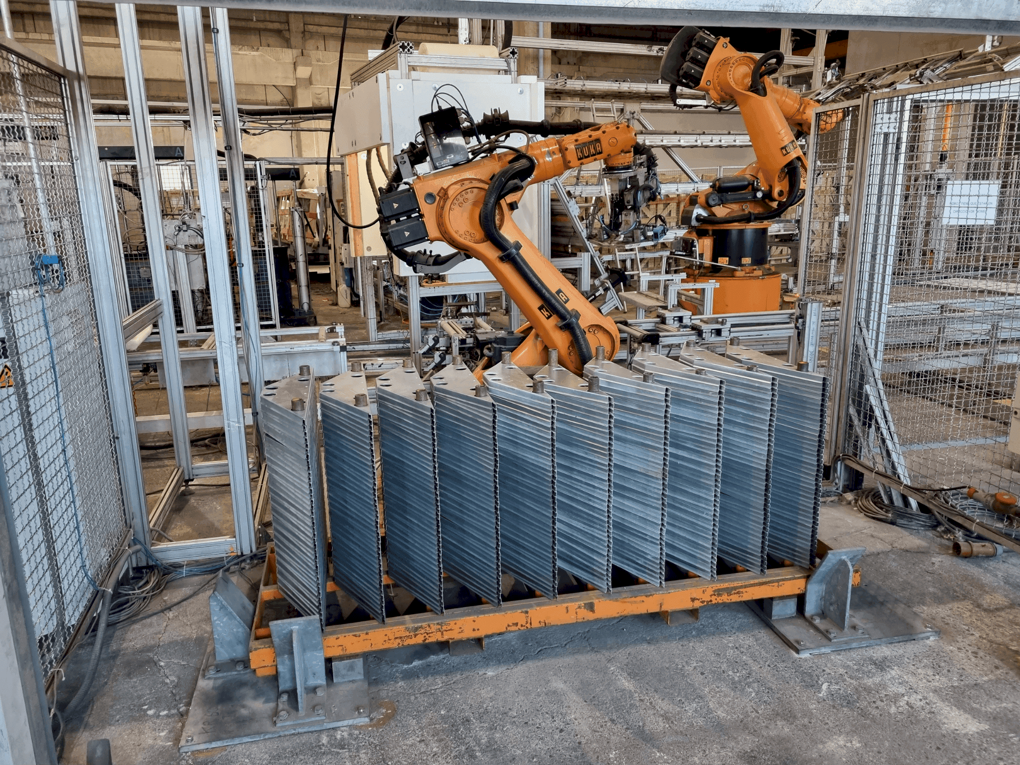 Makine KUKA KR 360 L280-2 - Önden görünüm