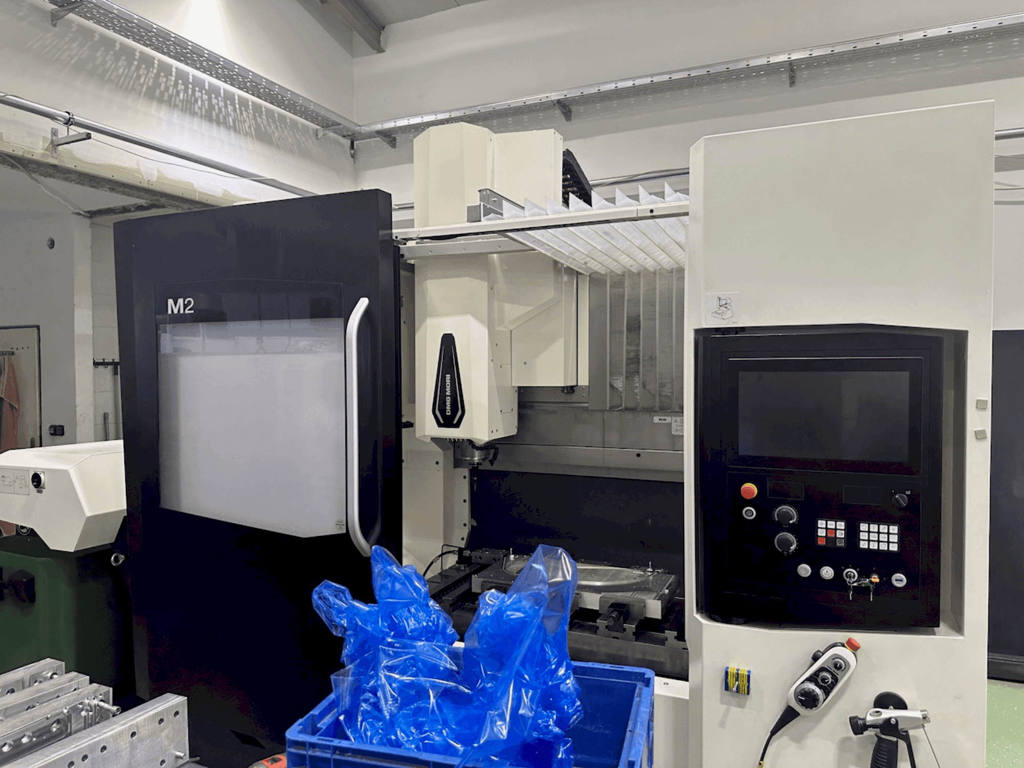 Makine DMG MORI M2 Pro - Önden görünüm