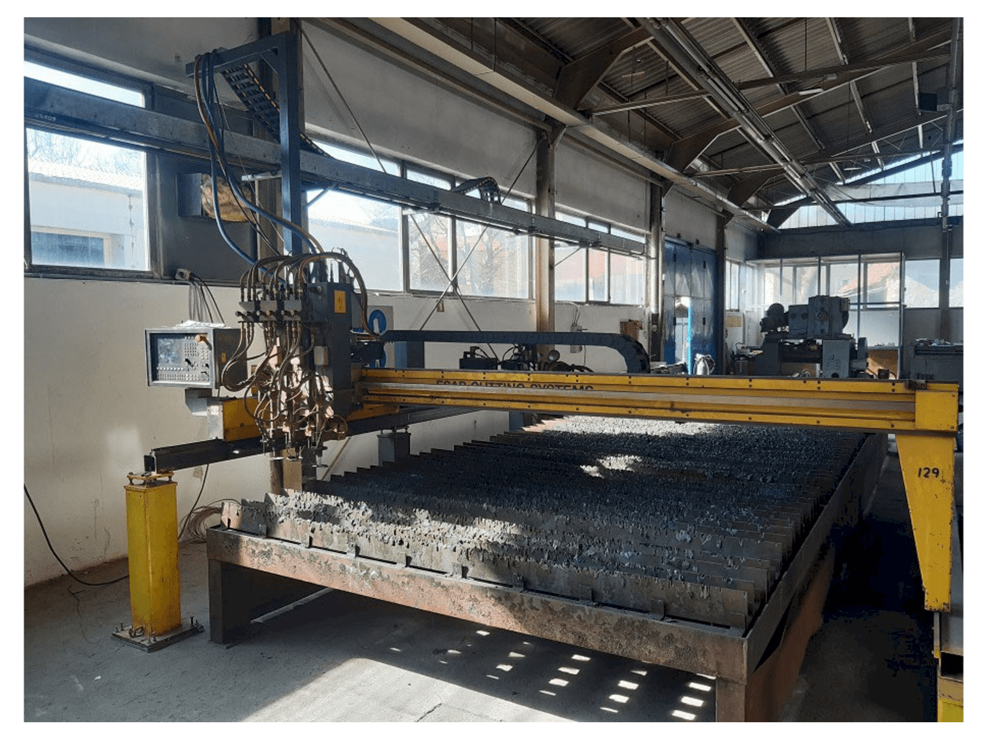 Makine ESAB CXC-P3500 - Önden görünüm