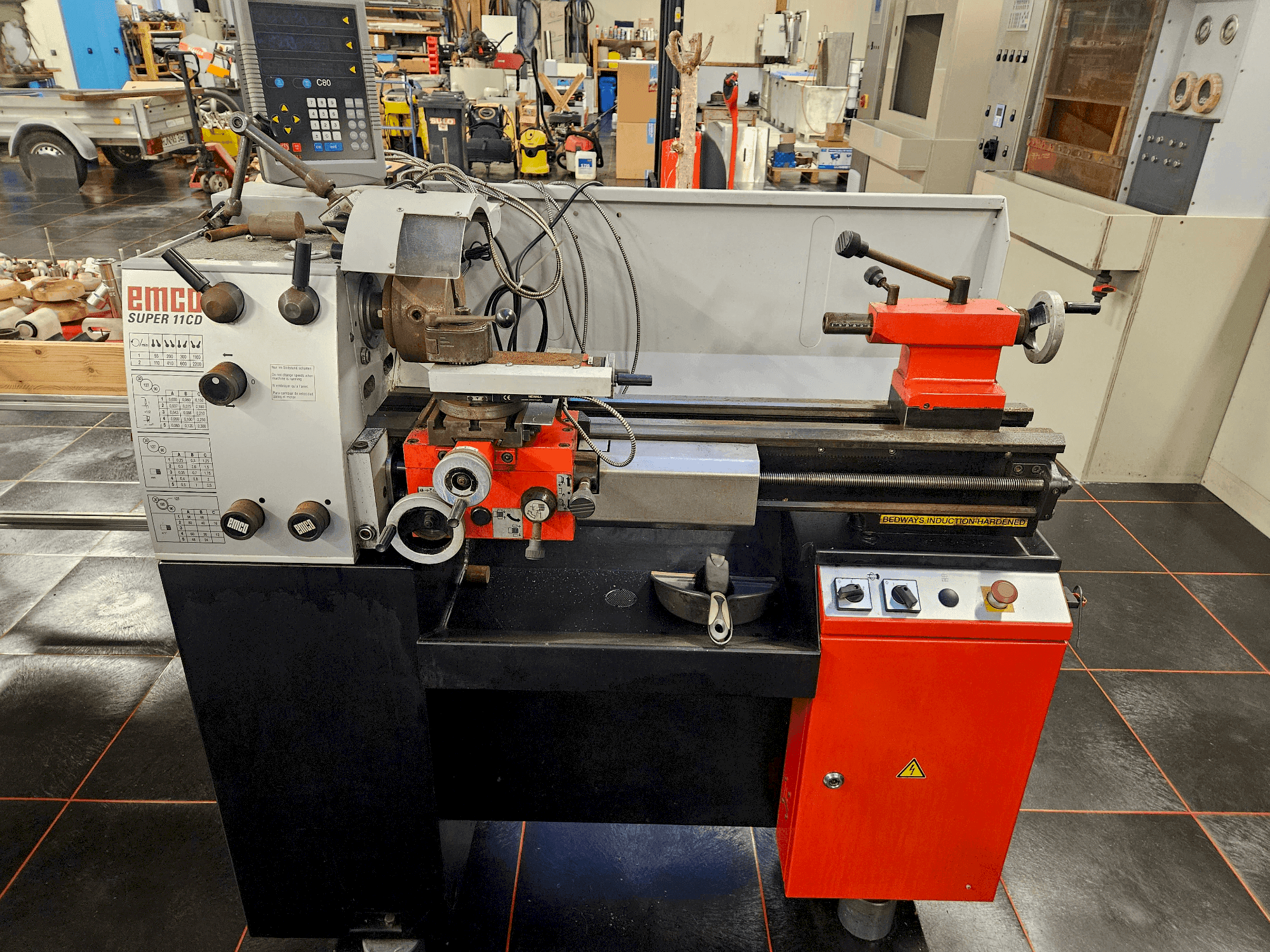 Makine EMCO SUPER11 CD - Önden görünüm