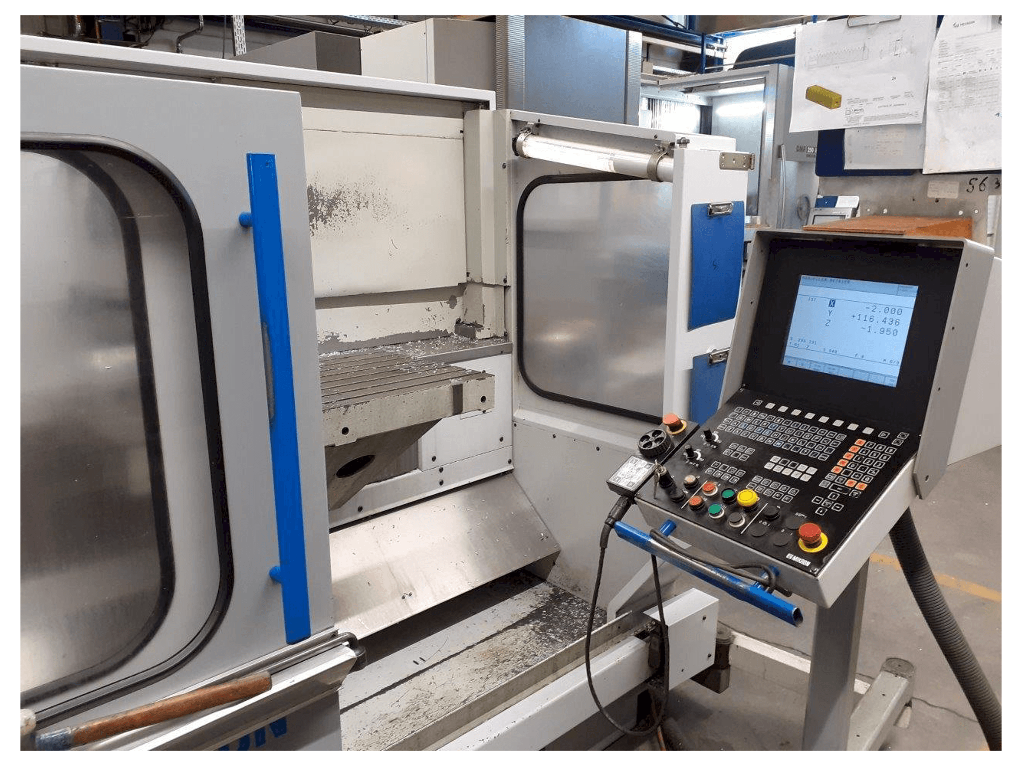 Makine MIKRON UME 600 - Önden görünüm