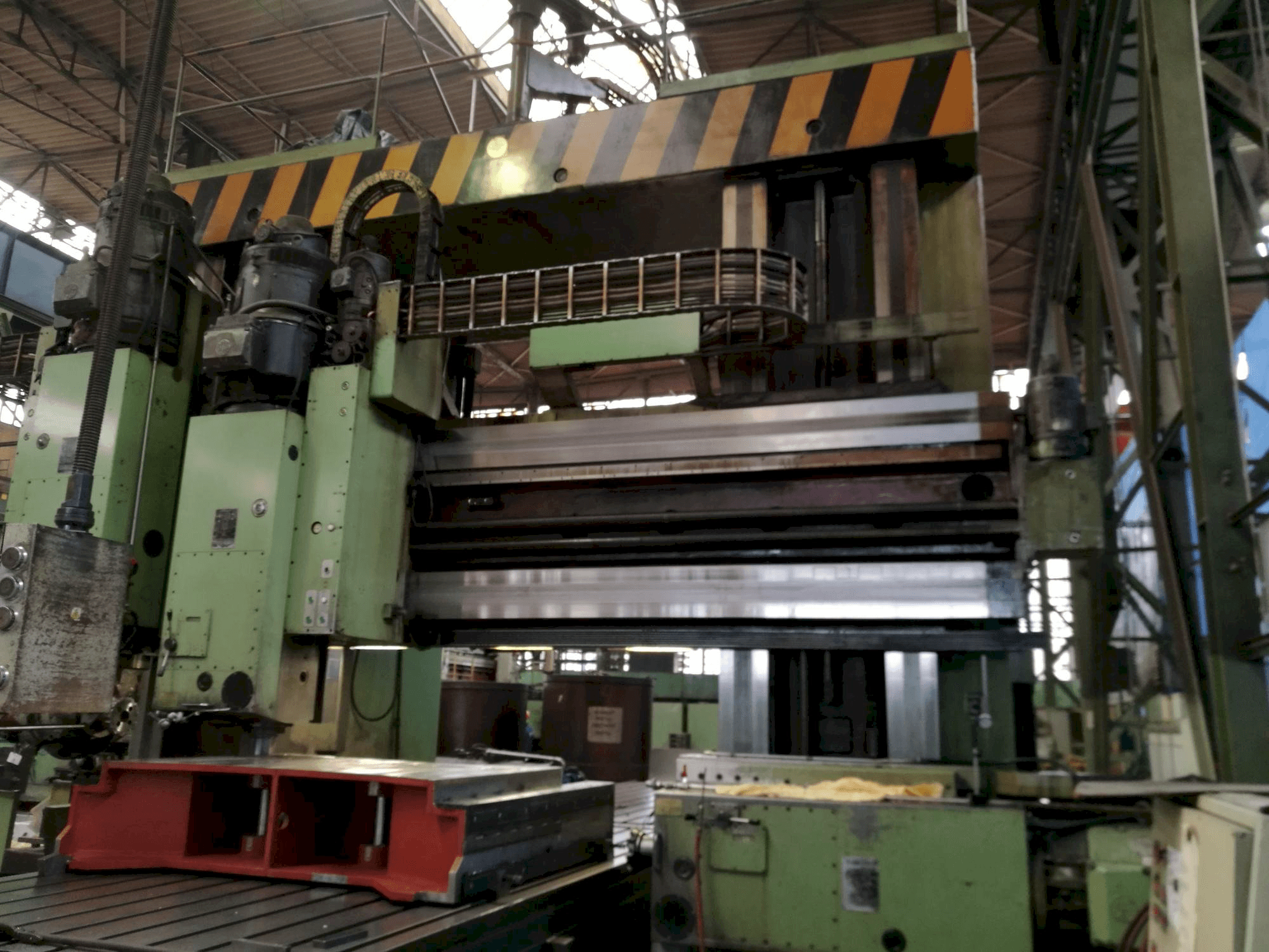 Makine TOS FRV-D 20 x 40 - Önden görünüm