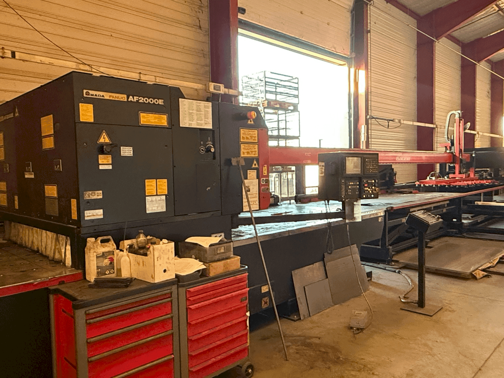 Makine AMADA LC2415 alpha3 - Önden görünüm