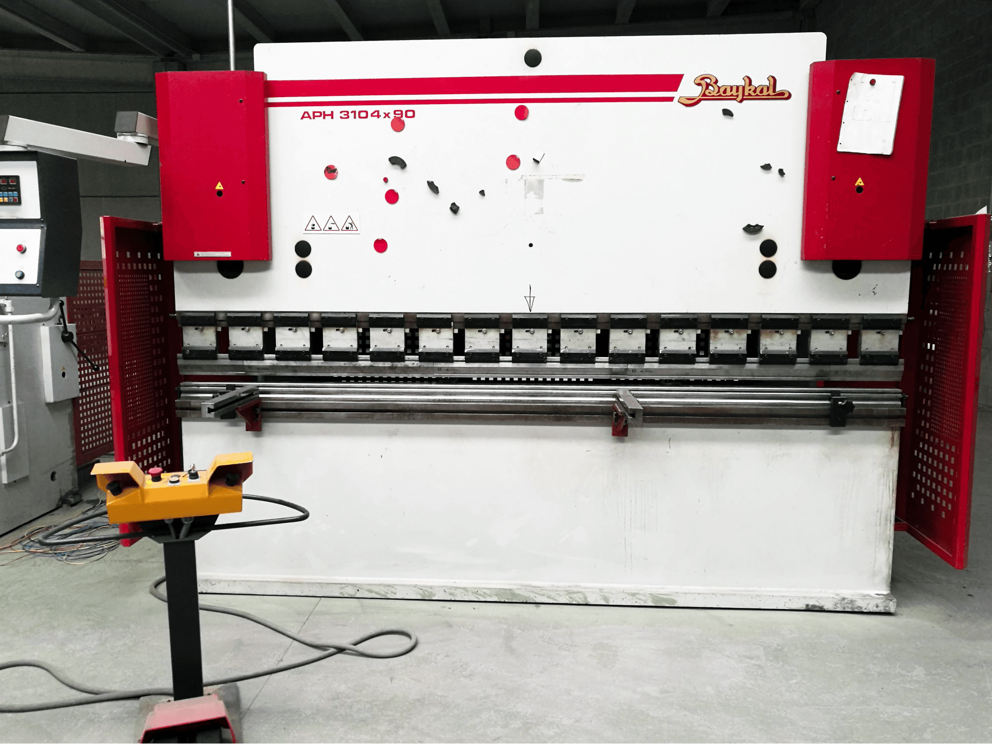 Makine Baykal - Önden görünüm APH 3104x90