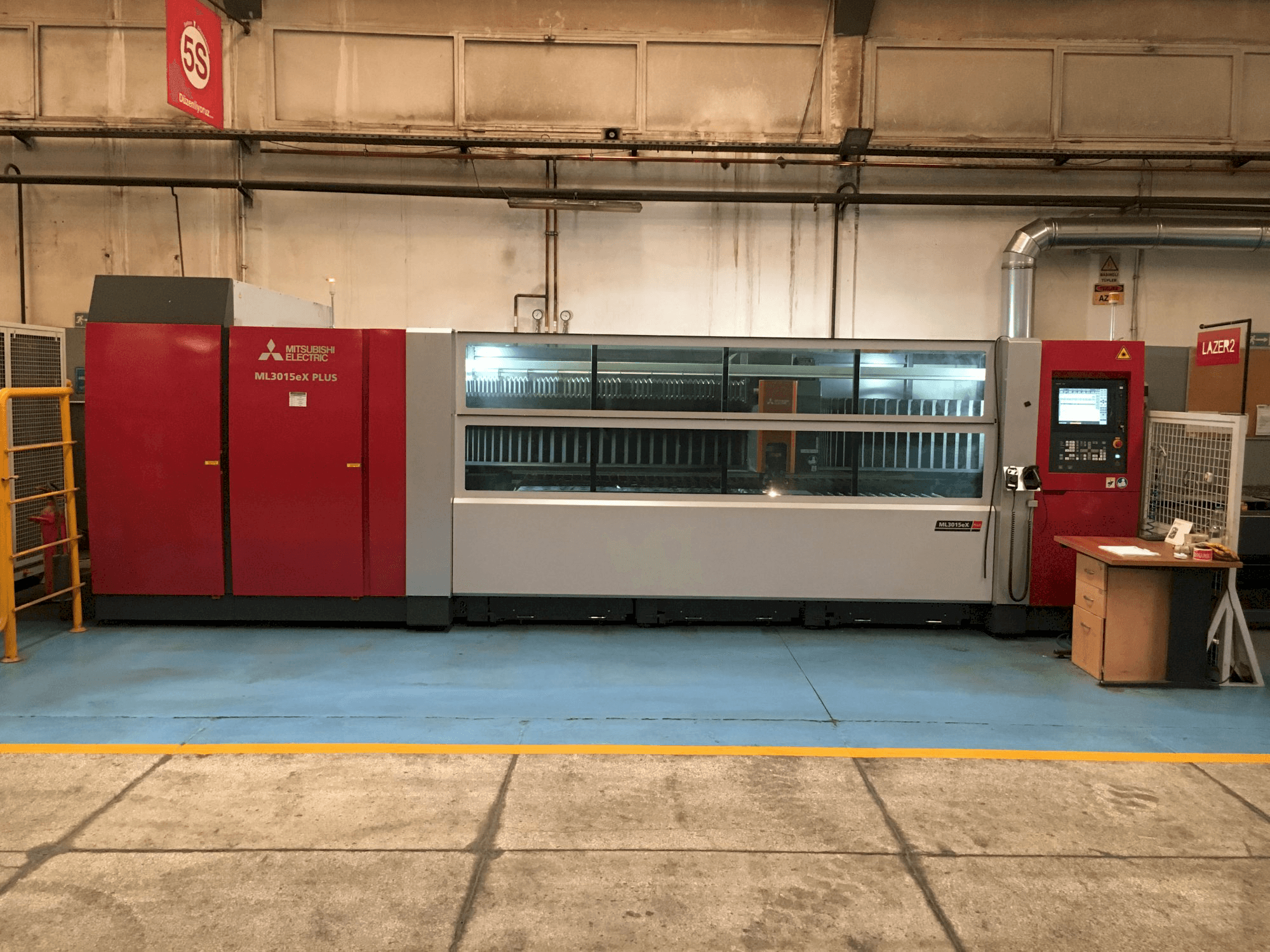 Makine Mitsubishi - Önden görünüm MI3015eX-Plus