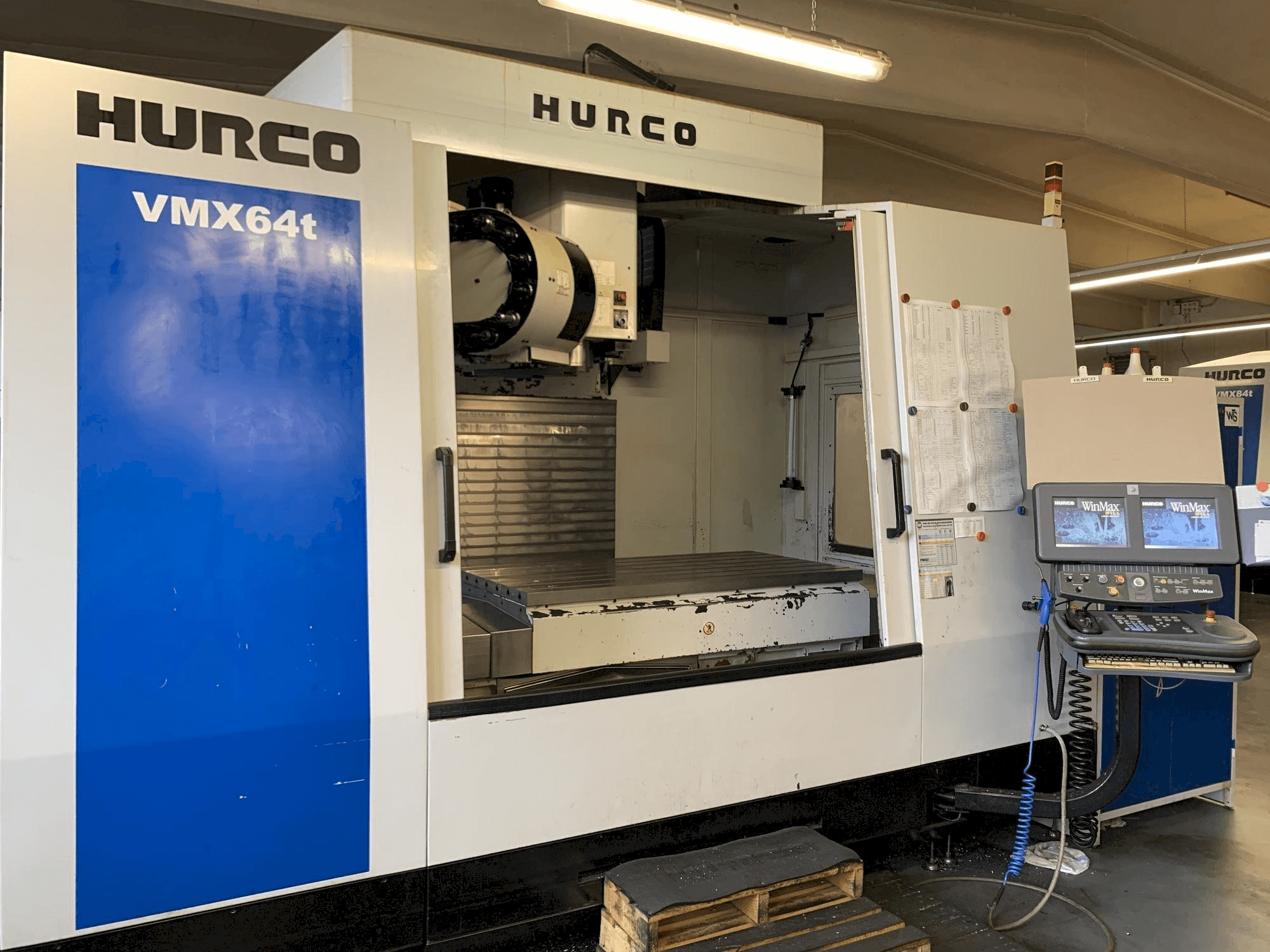 Makine Hurco VMX 64 T - Önden görünüm