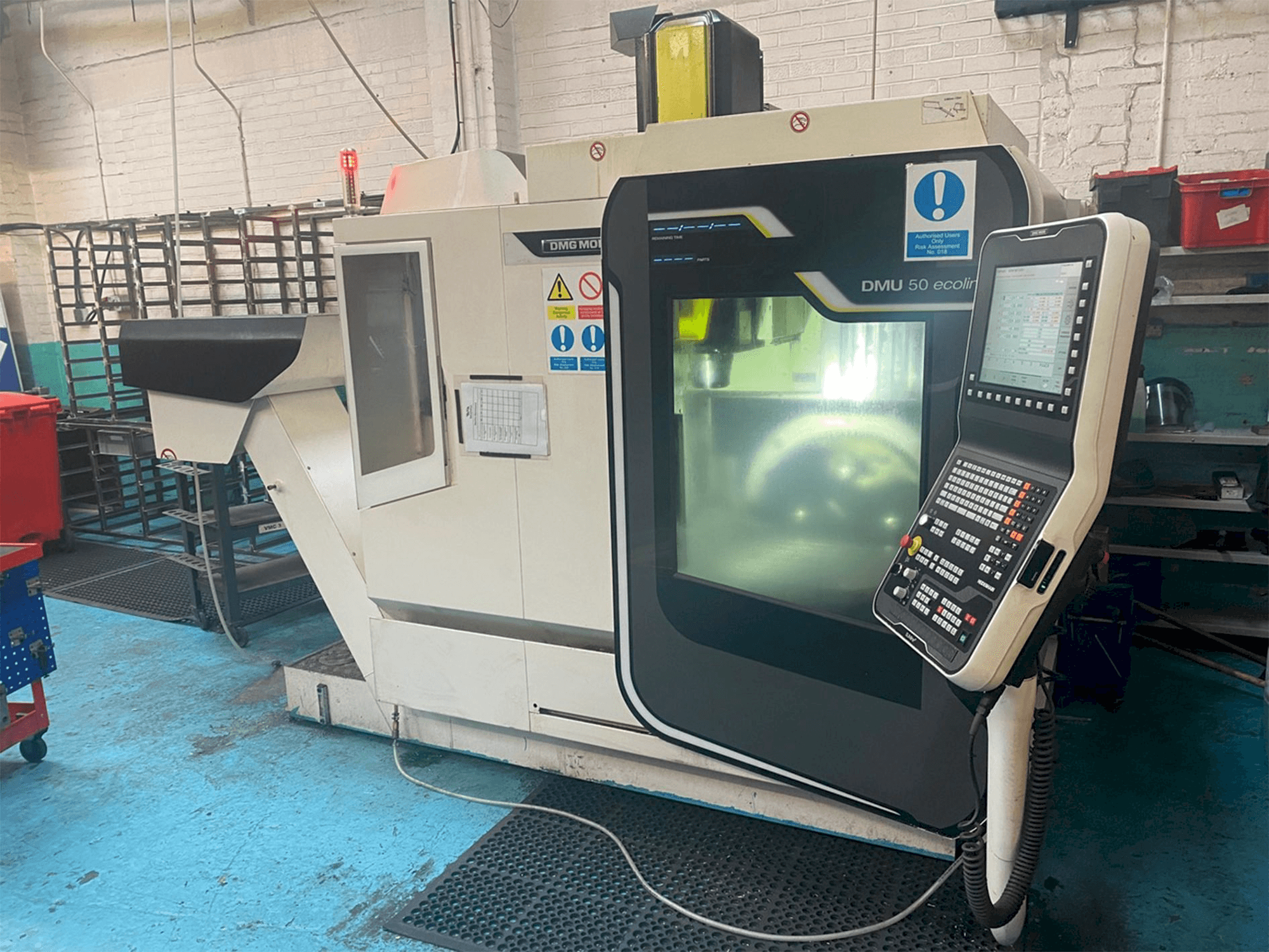 Makine DMG DMU Ecoline 50 5 Axis VMC - Önden görünüm
