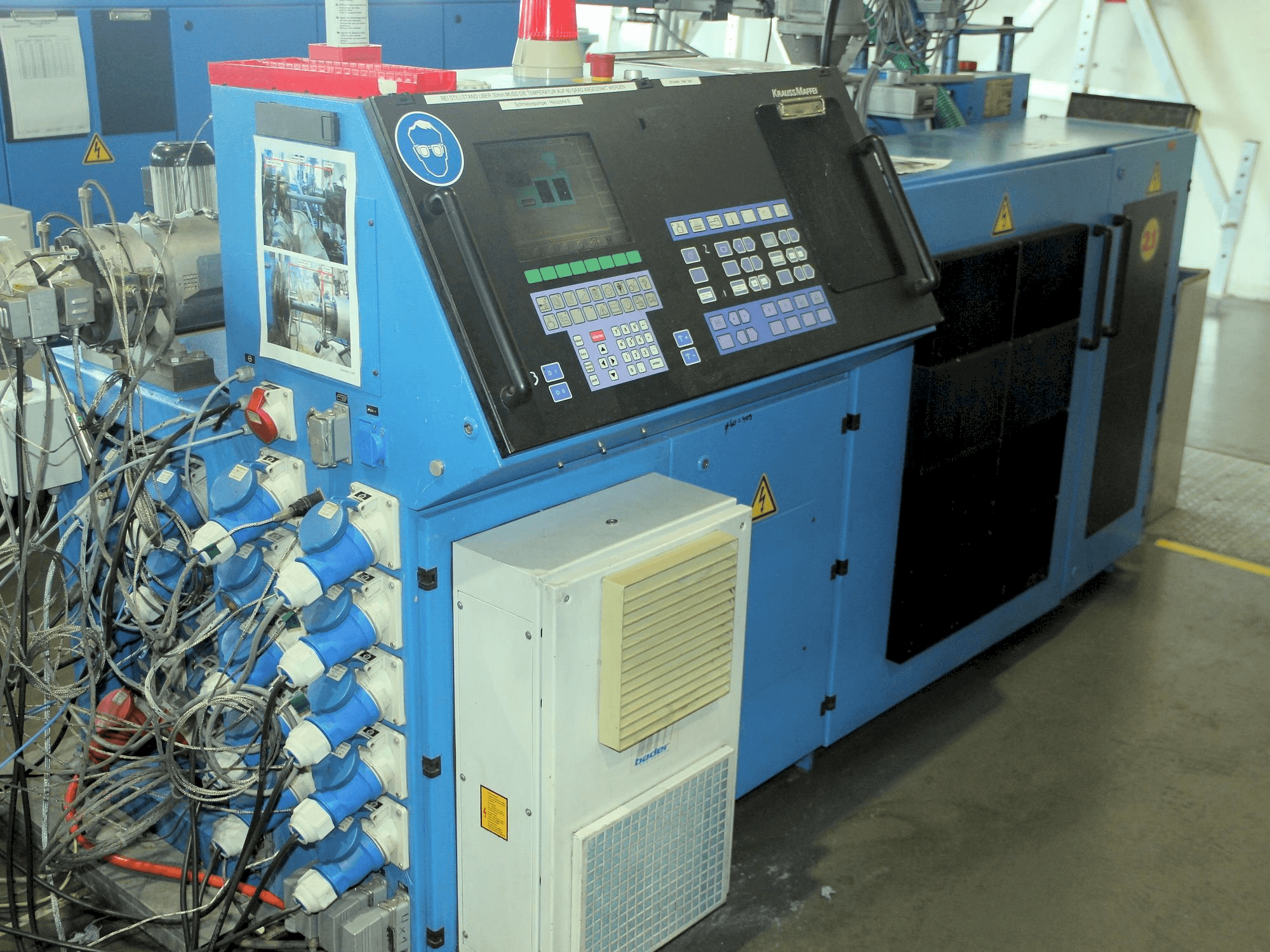 Makine Krauss Maffei KME 1-75-30 B - Önden görünüm