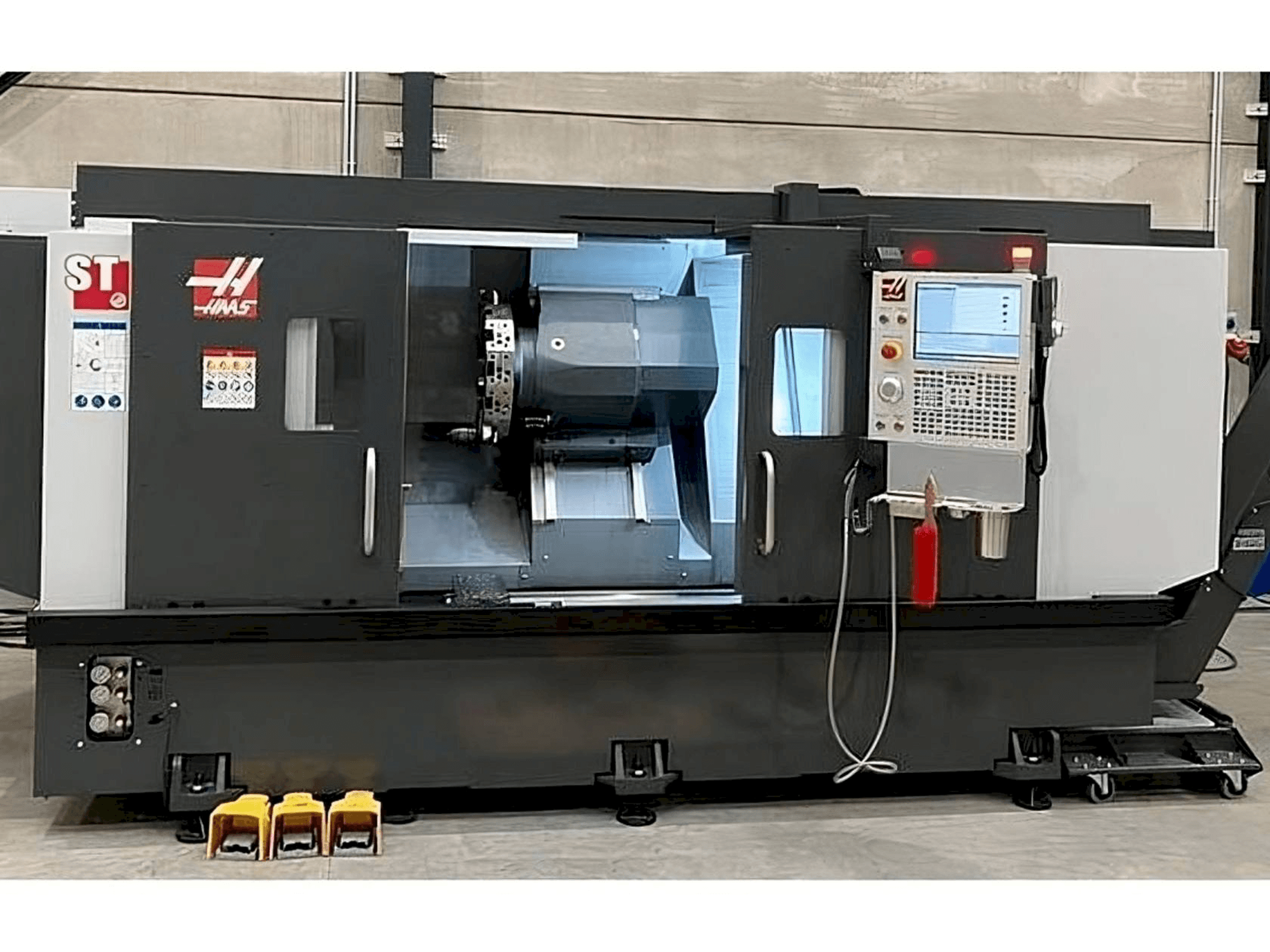 Makine HAAS ST-35L - Önden görünüm