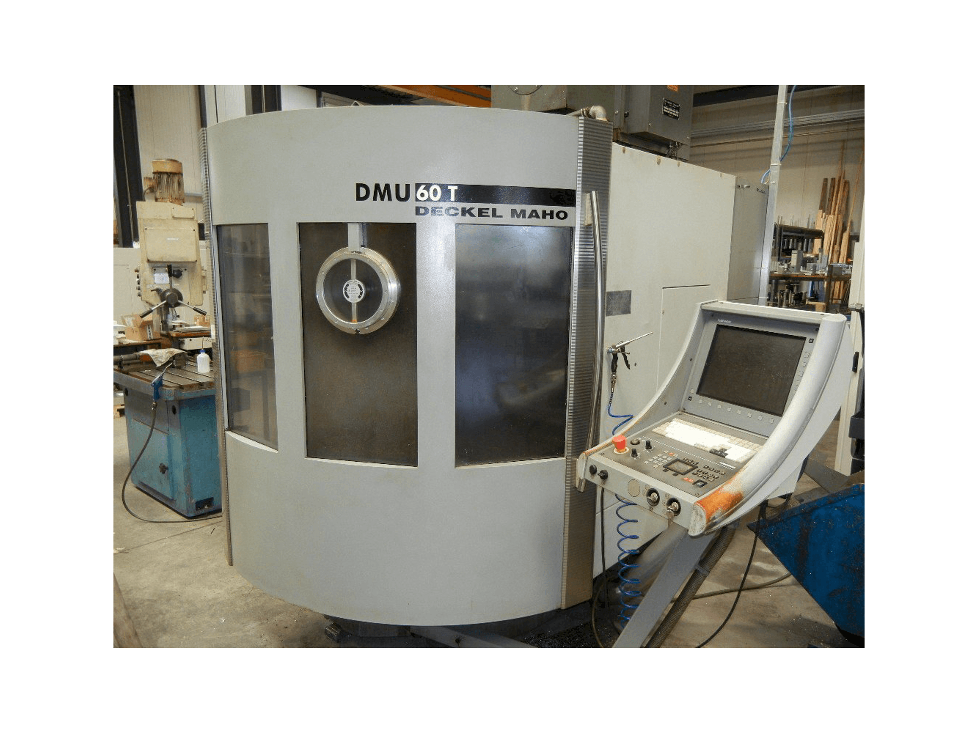 Makine DECKEL MAHO DMU 60 T - Önden görünüm