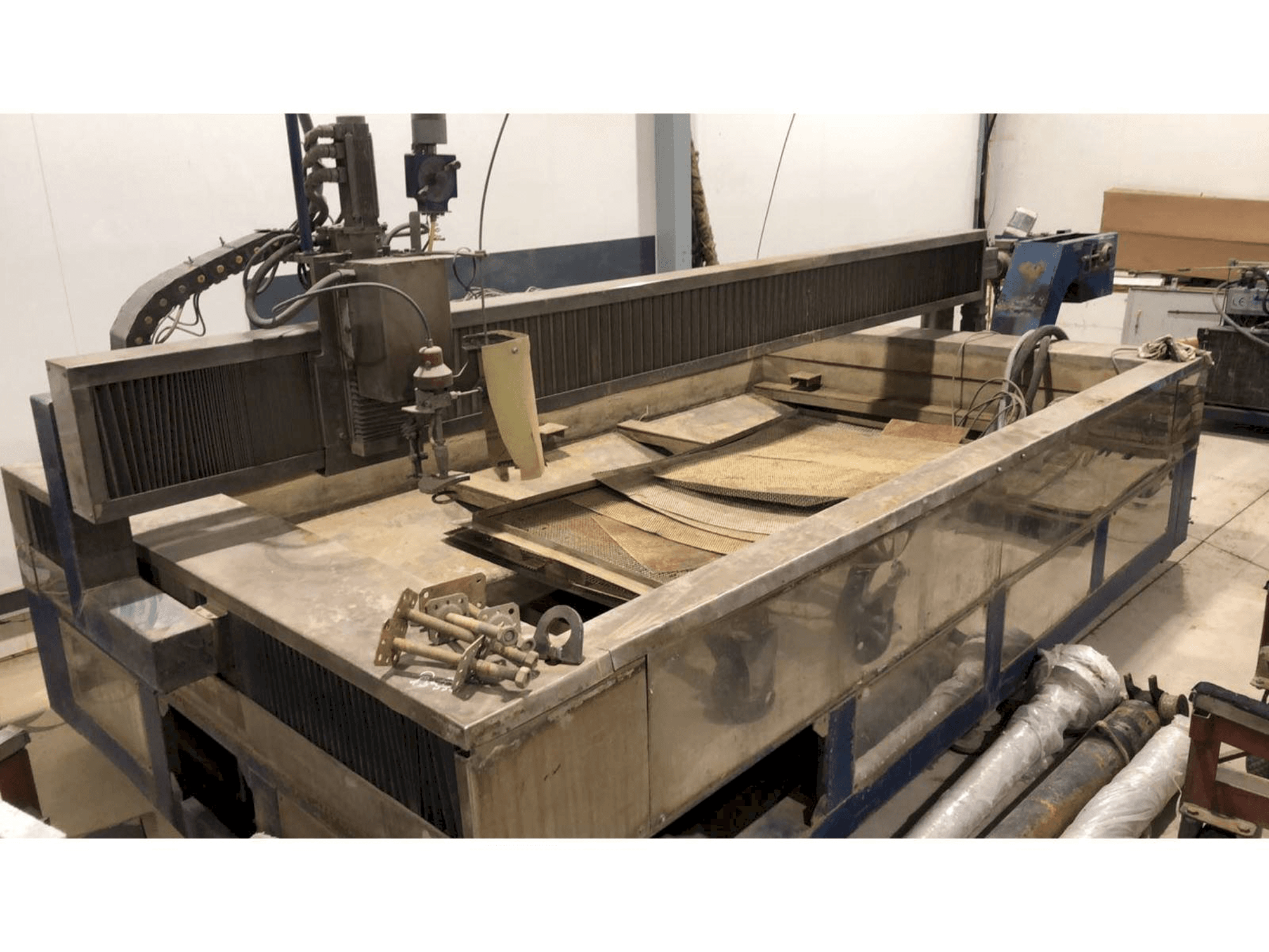 Makine Waterjet Italy WF 1630 CNC - Önden görünüm