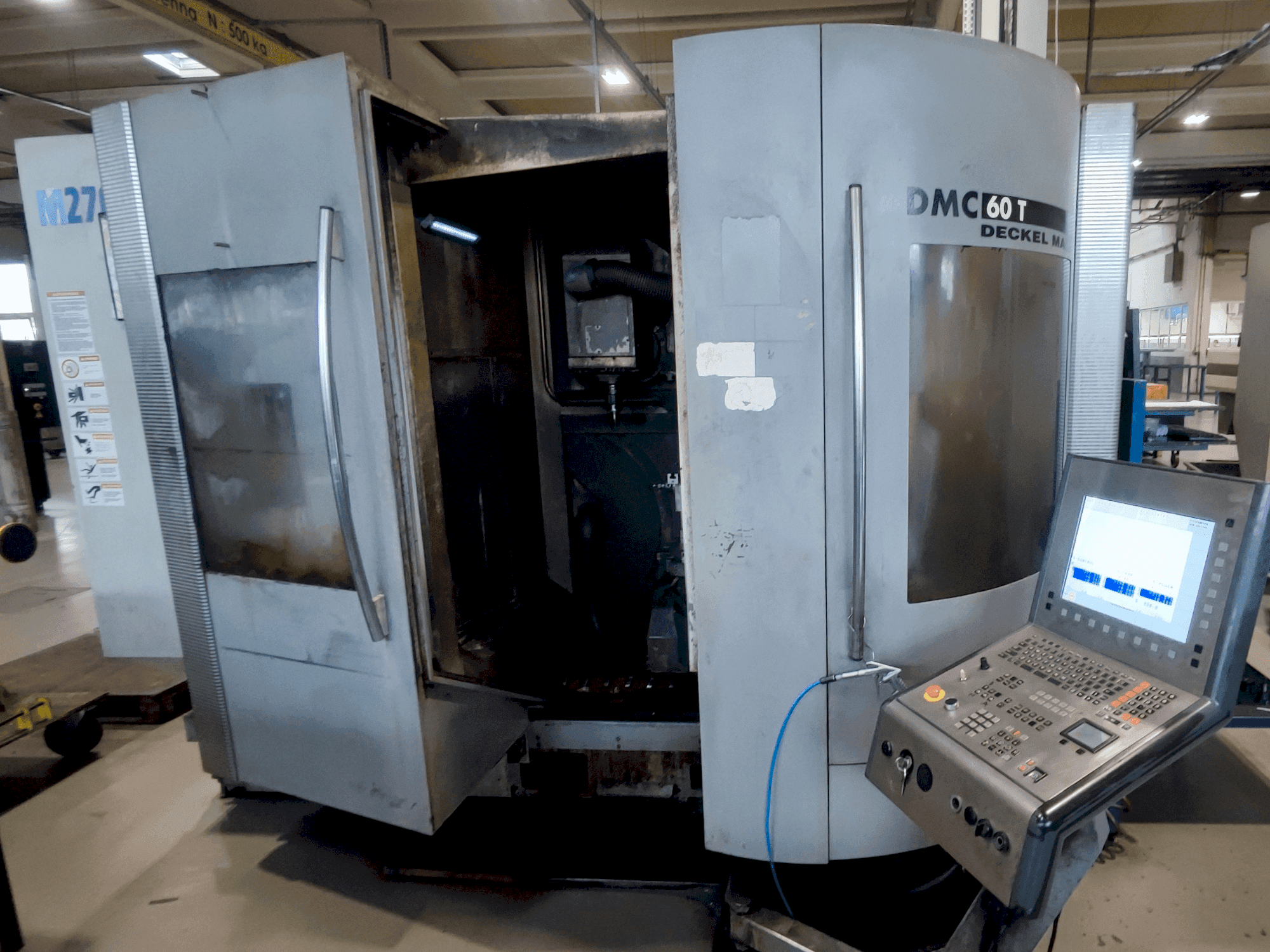 Makine DECKEL MAHO DMC 60T - Önden görünüm