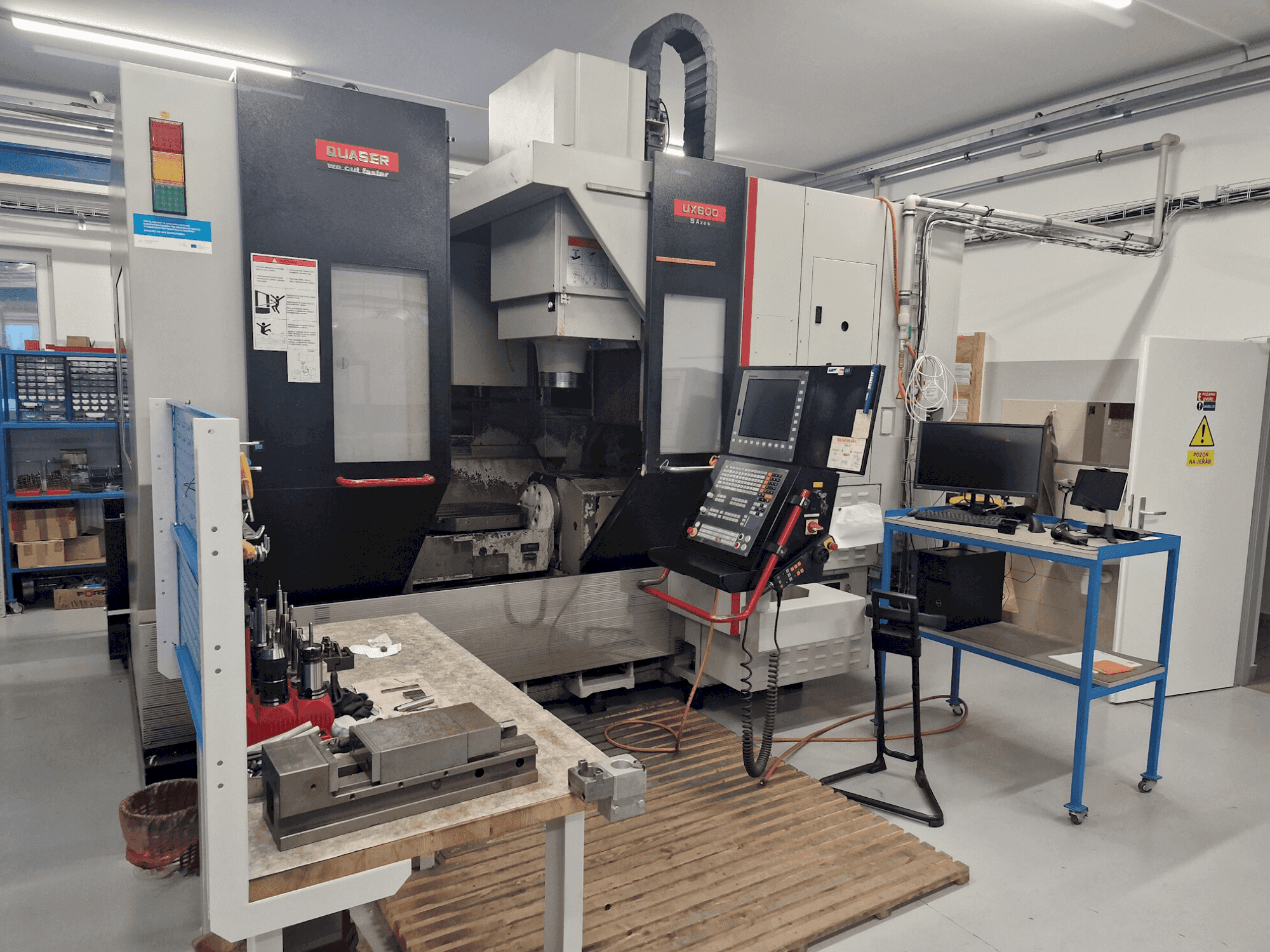Makine Quaser UX600/15C - Önden görünüm