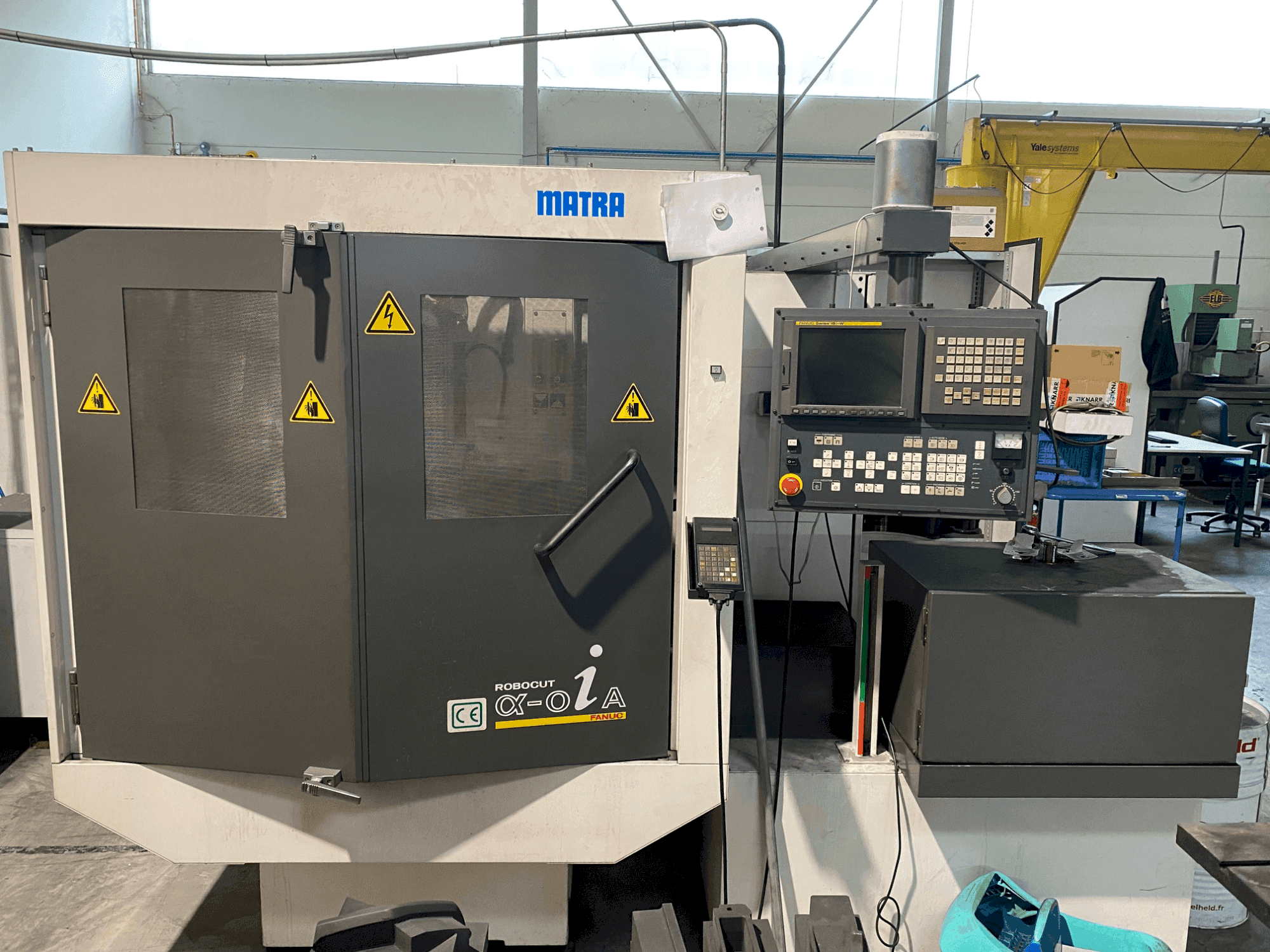 Makine FANUC ROBOCUT α-0iA - Önden görünüm