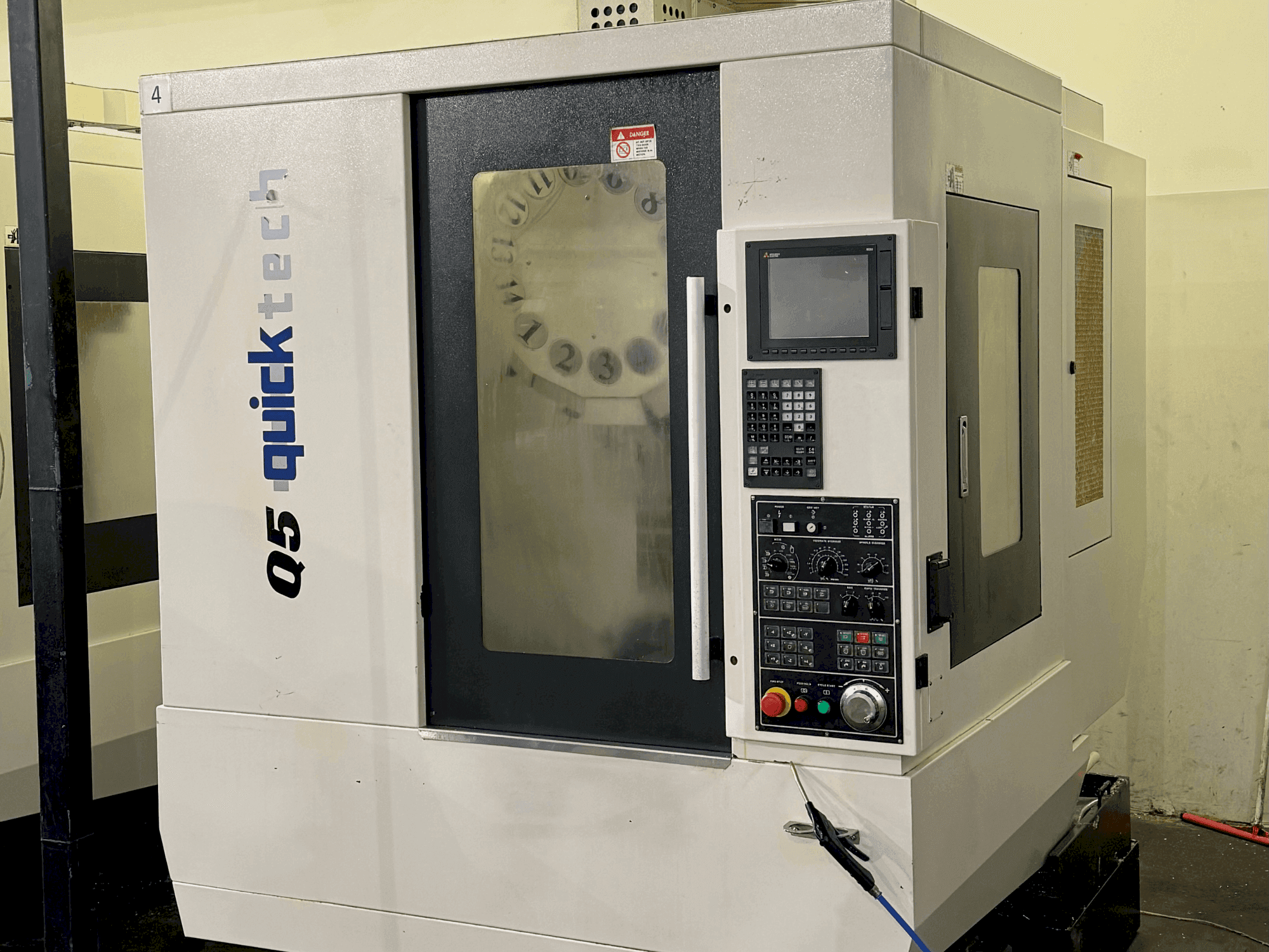 Makine Quick-Tech Q5 - Önden görünüm