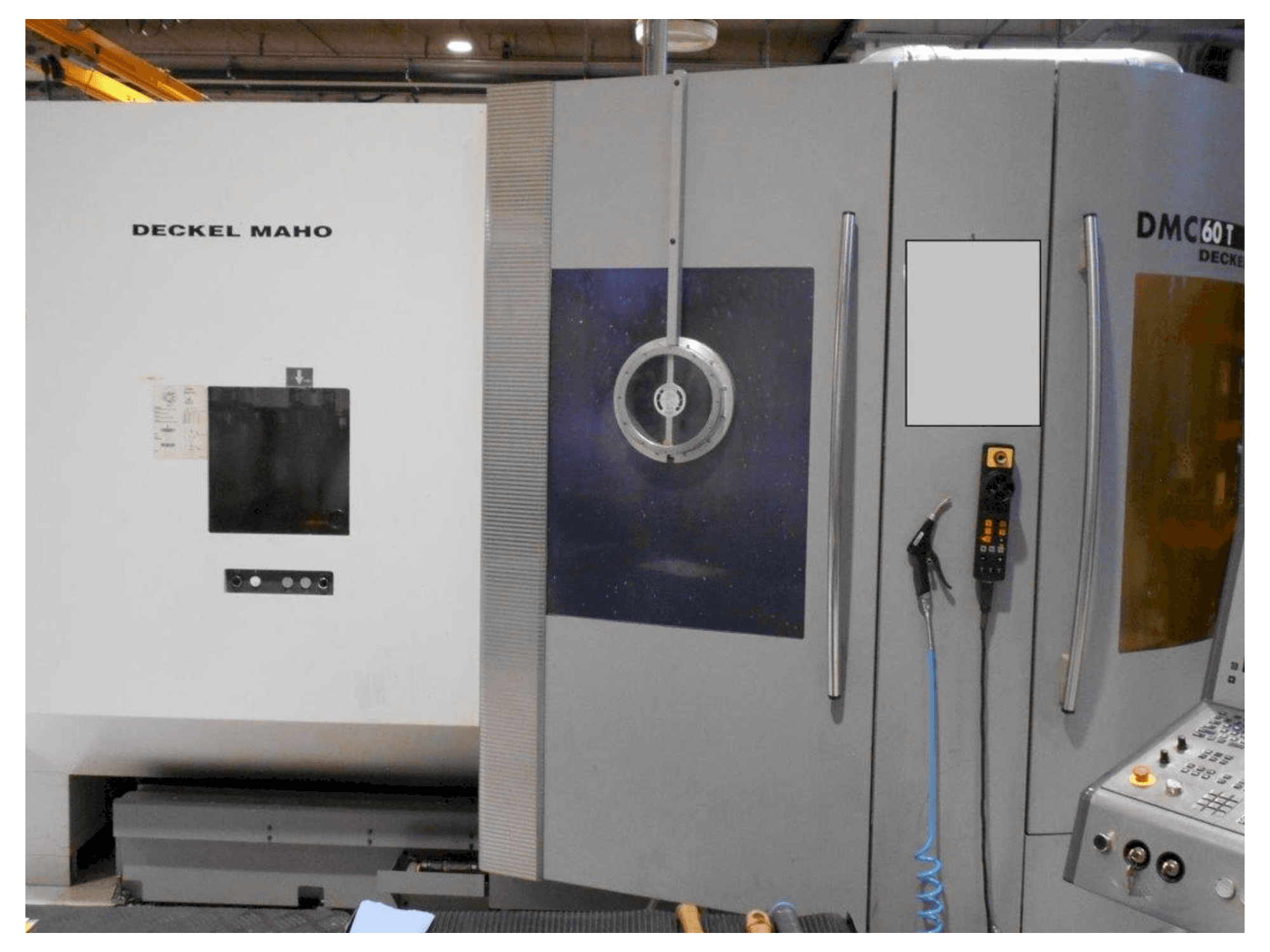 Makine DECKEL MAHO DMC 60T - Önden görünüm